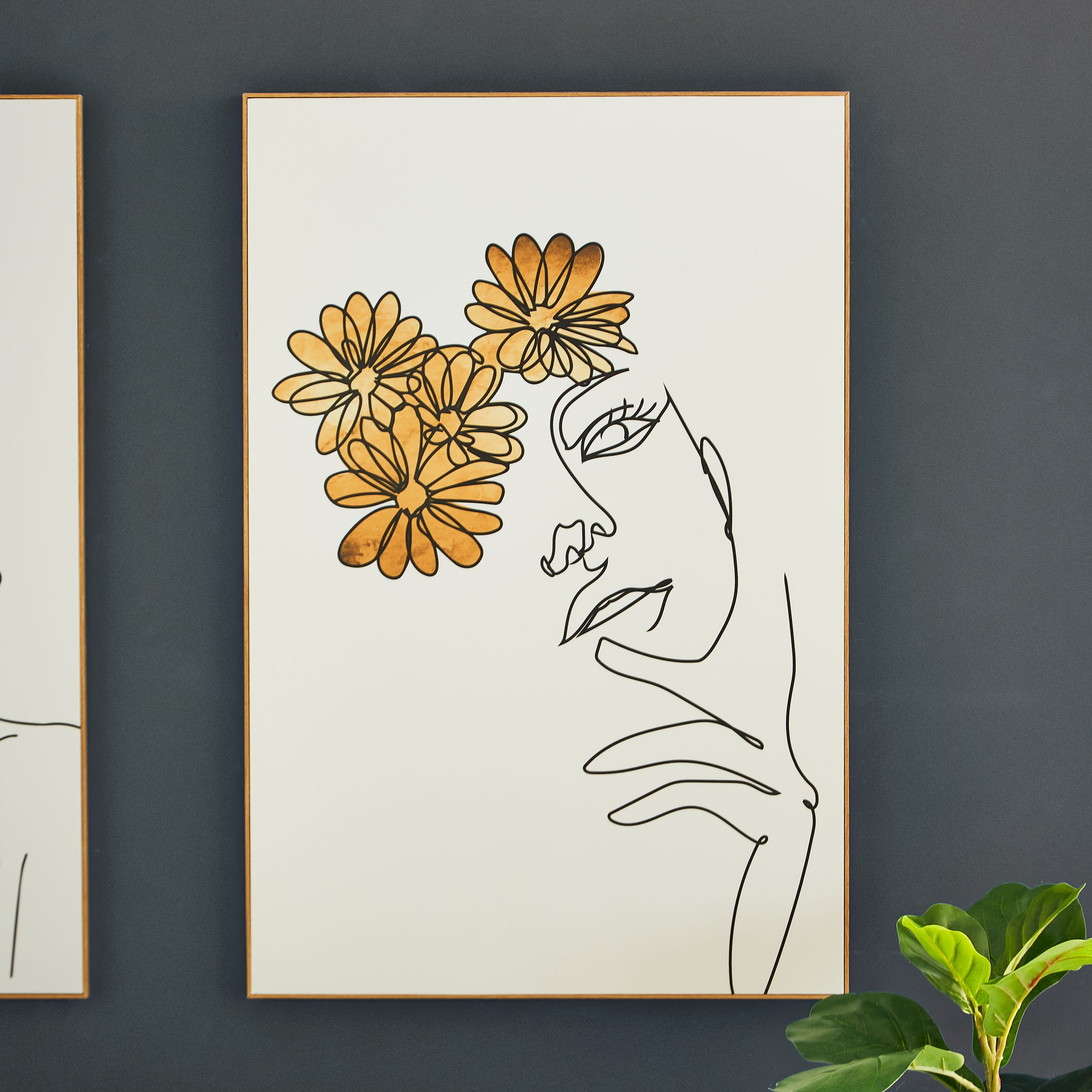 لوحة مؤطرة لامعة بتصميم فتاة مع زهور من كيا-hbxhomeware-hbxdecorandfurnishings-image-1