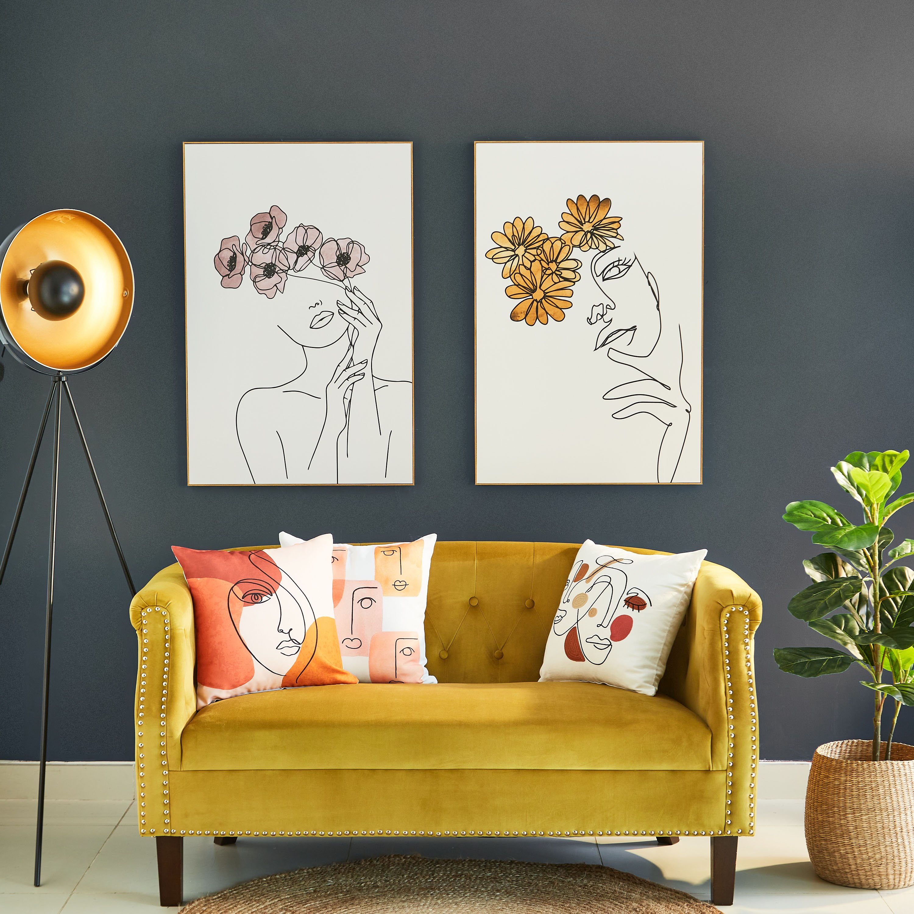 لوحة مؤطرة لامعة بتصميم فتاة مع زهور من كيا-hbxhomeware-hbxdecorandfurnishings-image-4