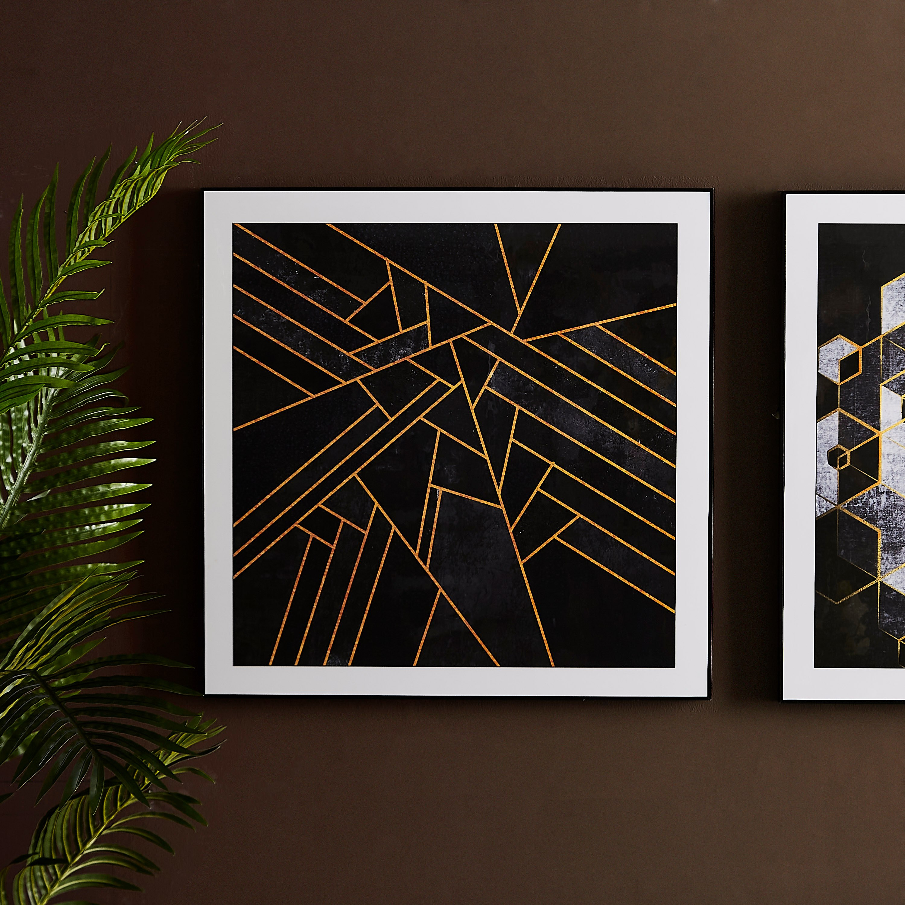 تسوق لوحة مؤطرة لامعة بتصميم مثلثات هندسية من كيا اون لاين هوم بوكس