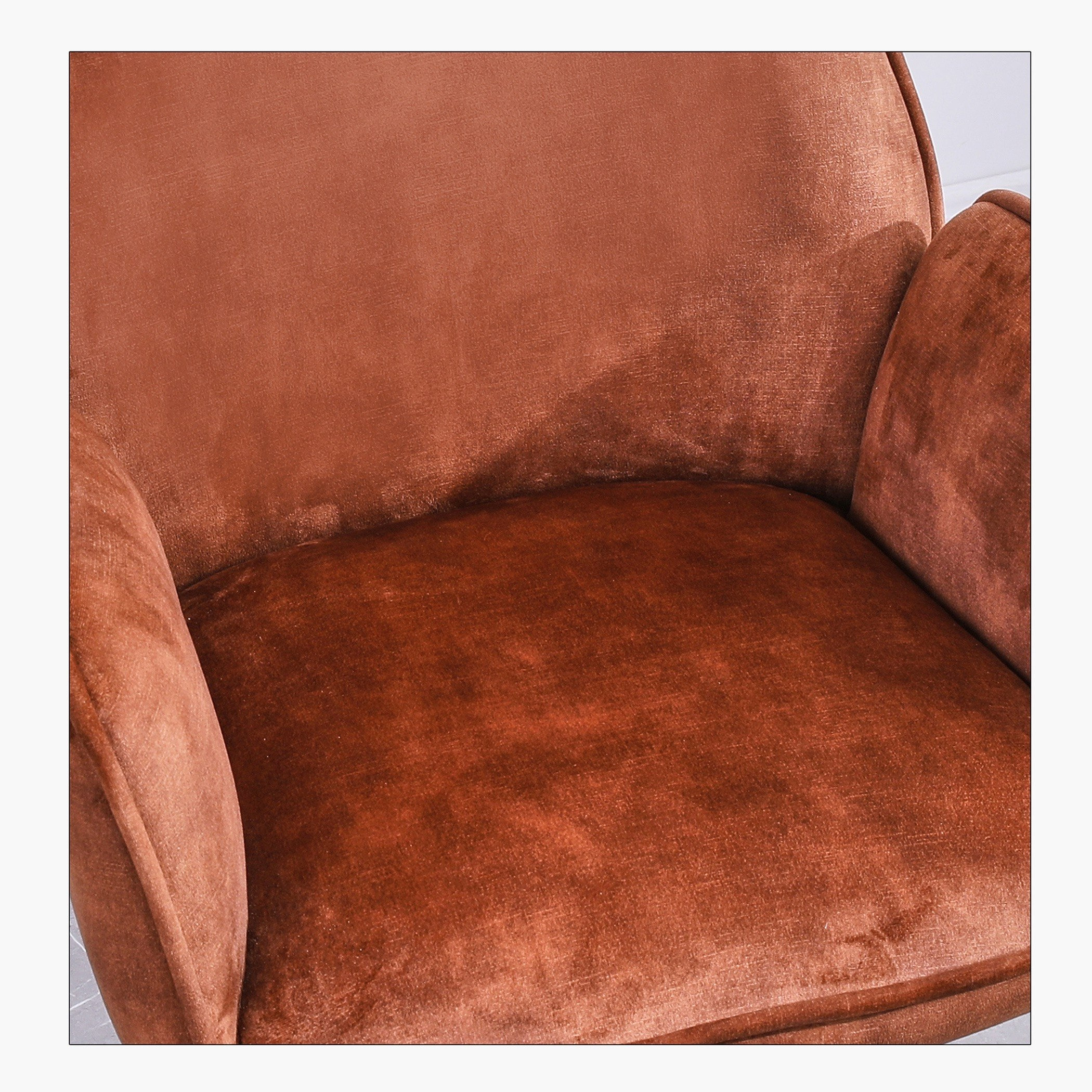 كرسي سفرة دوّار بمساند ذراعين من جريجور-hbxdiningroom-diningchairs-image-3