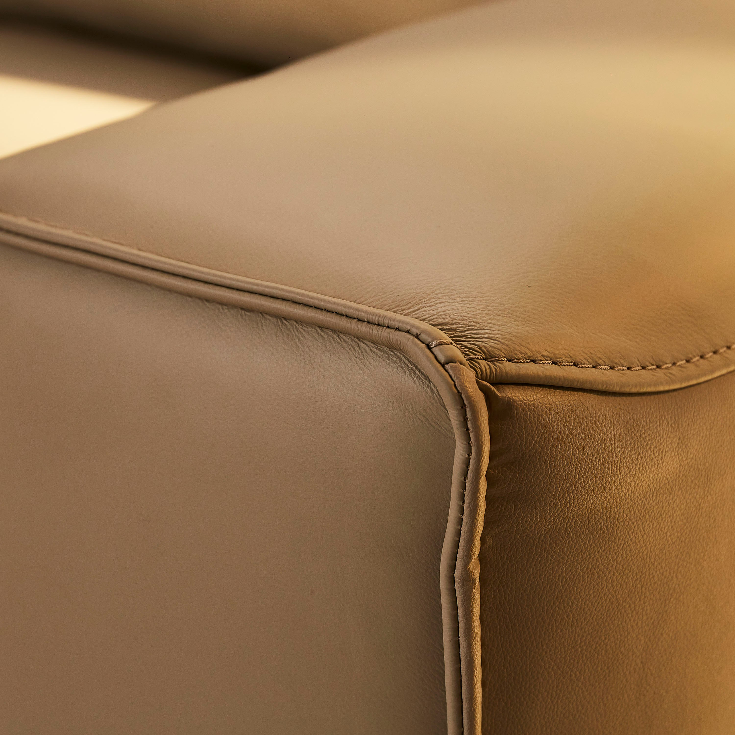 كنبة ركنيّة جلد لارج بريميوم من باركلاي-hbxlivingroom-sofasandarmchairs-sofas-image-8
