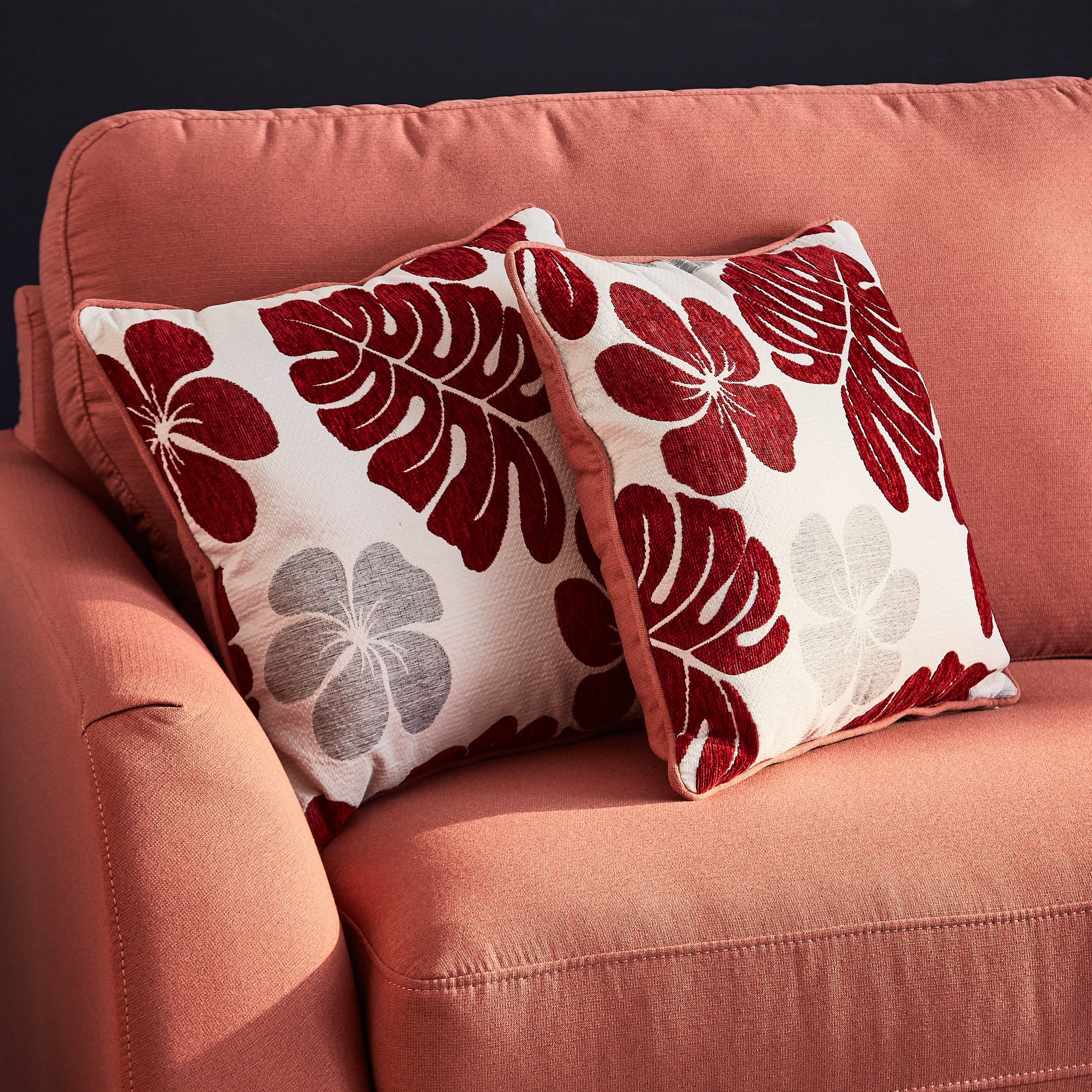 كنبة بـ 3 مقاعد ووسادتين من ديبورا-hbxlivingroom-sofasandarmchairs-sofas-image-4