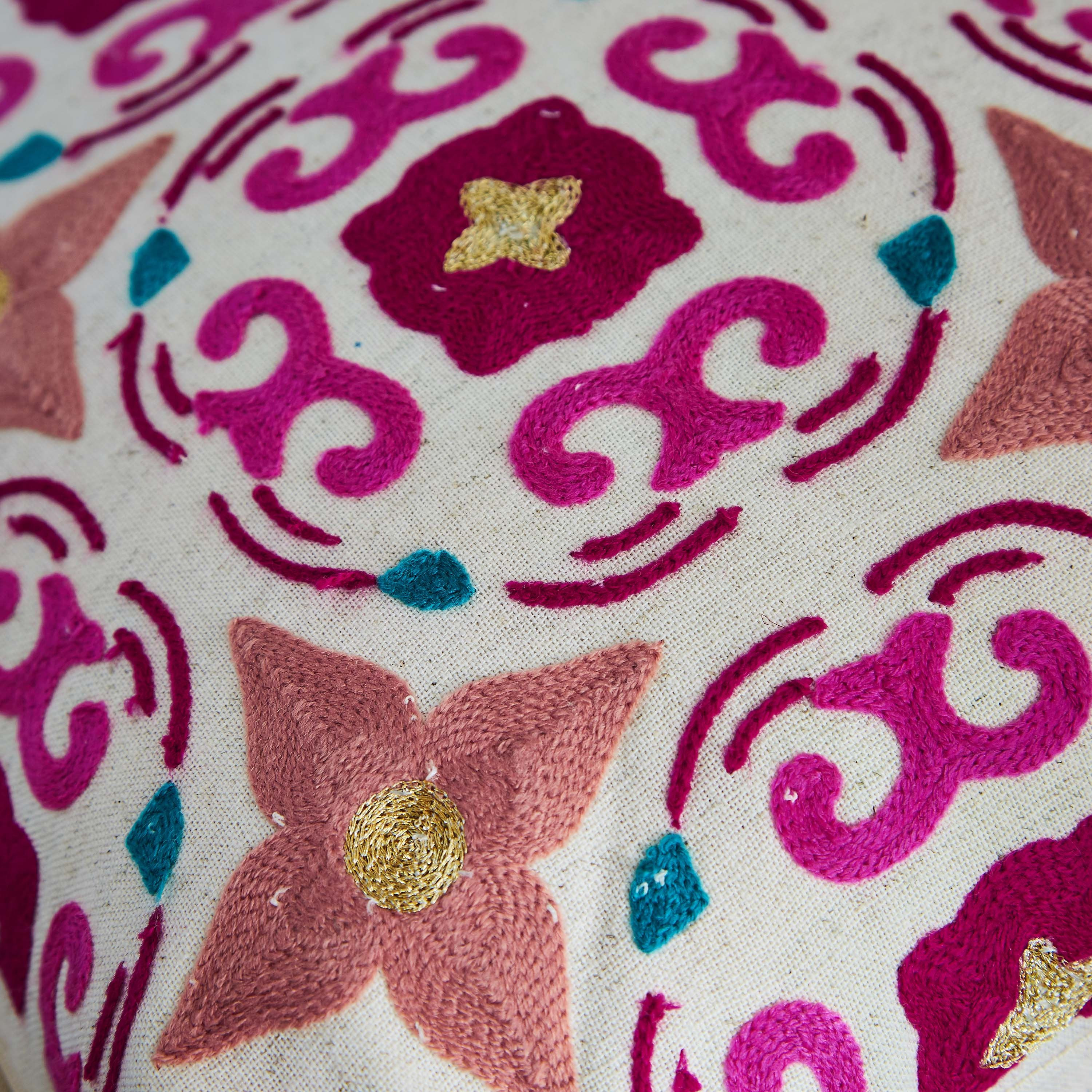 وسادة محشوة مطرّزة من سوزاني مارسيل - 40x40 سم-hbxlivingroom-furnishings-cushionsandcovers-filledcushions-image-2