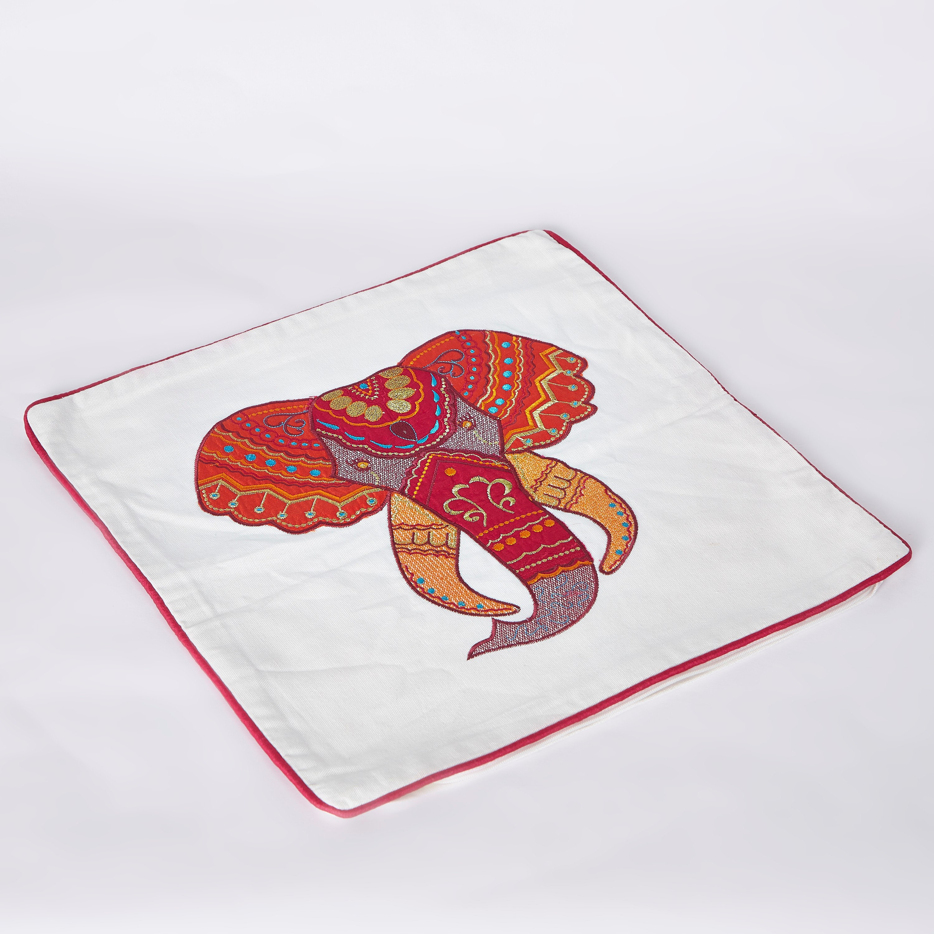 وسادة محشوة بتطريز فيل من ماجيستيك - 40x40 سم-hbxlivingroom-furnishings-cushionsandcovers-filledcushions-image-5