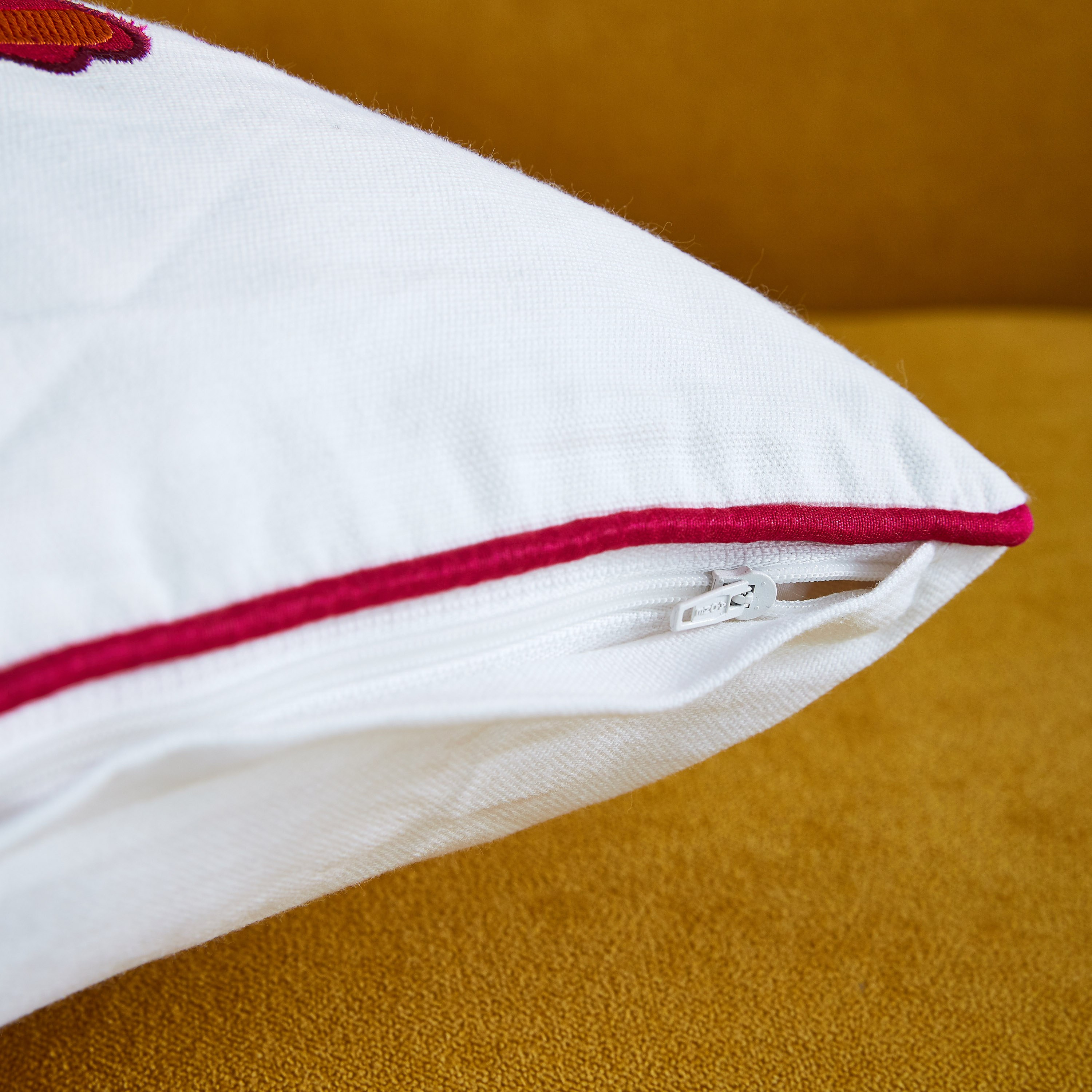 وسادة محشوة بتطريز فيل من ماجيستيك - 40x40 سم-hbxlivingroom-furnishings-cushionsandcovers-filledcushions-image-3