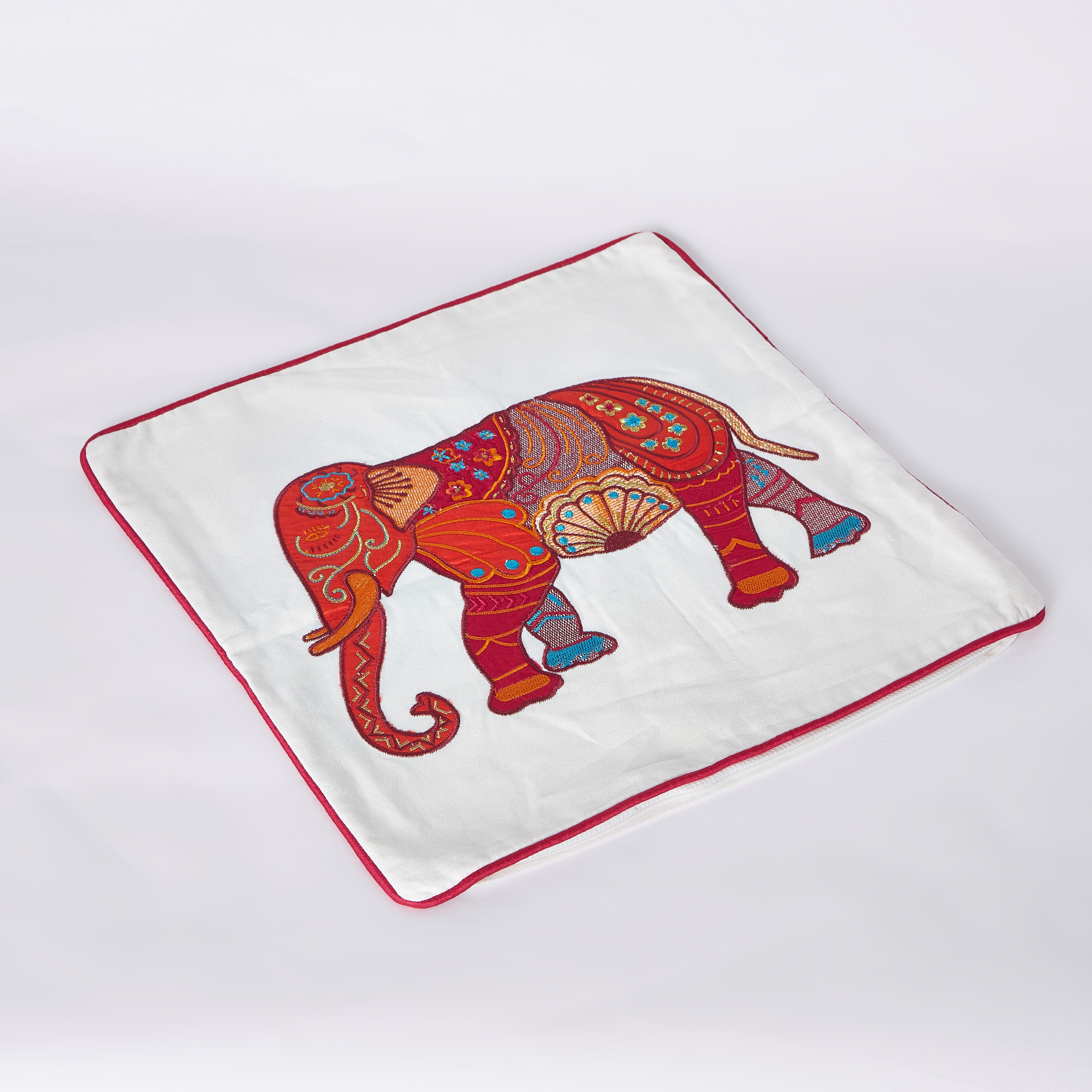 وسادة محشوة بتطريز فيل من ماجيستيك - 40x40 سم-hbxlivingroom-furnishings-cushionsandcovers-filledcushions-image-5