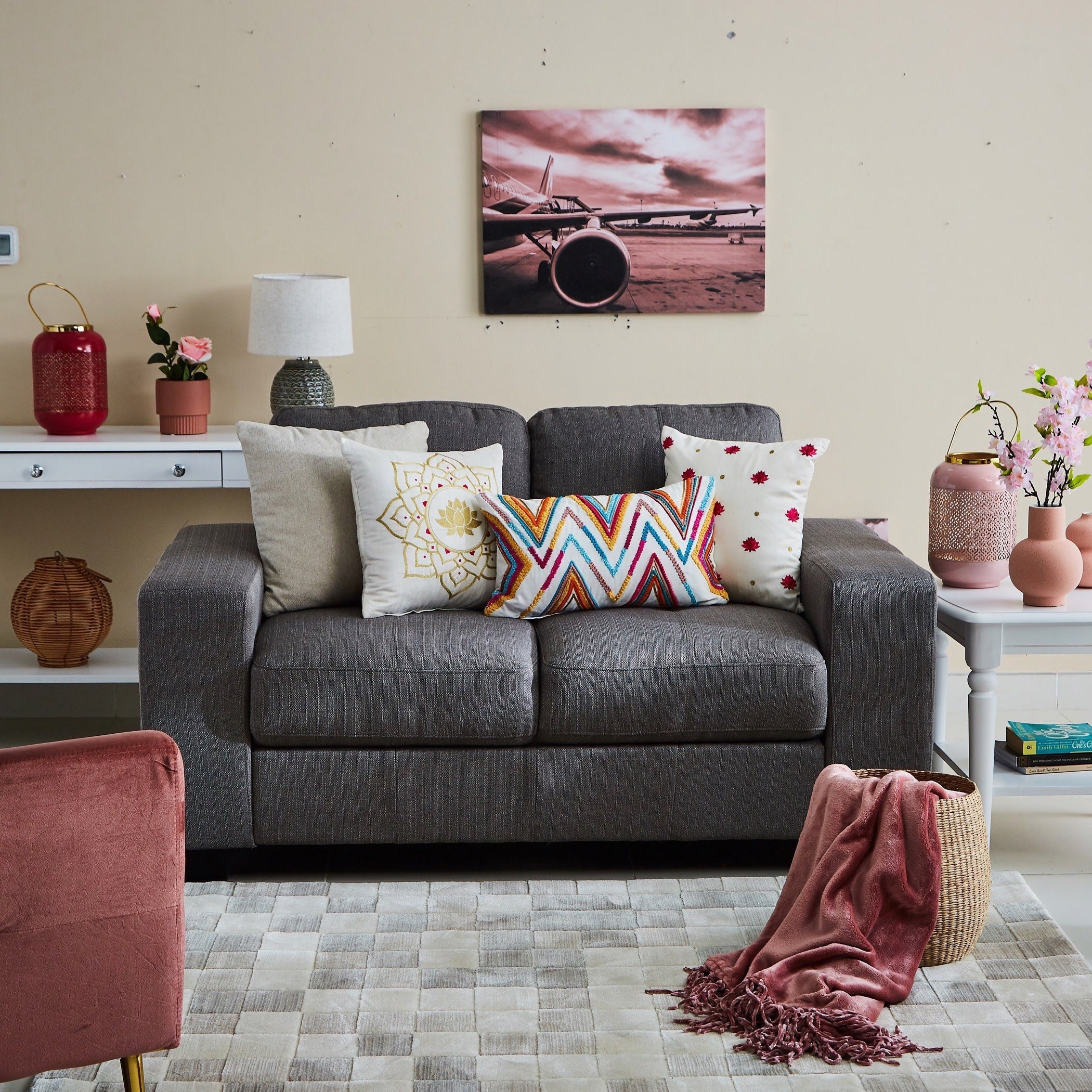 وسادة محشوة بتطريز شيفرون من ماجيستيك - 30x50 سم-hbxlivingroom-furnishings-cushionsandcovers-filledcushions-image-4