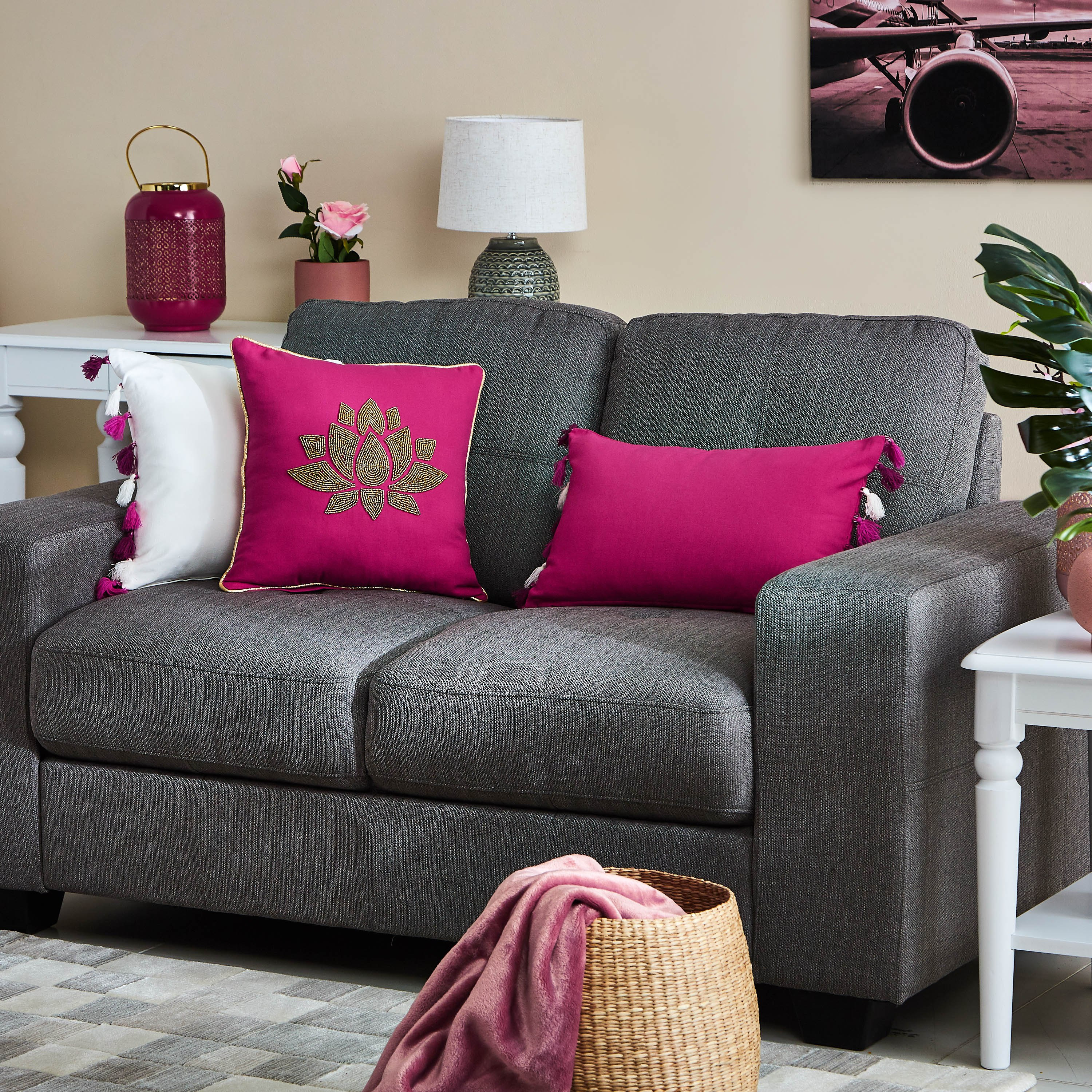 وسادة محشوة بتزيينات لوتس من ماجيستيك - 40x40 سم-hbxlivingroom-furnishings-cushionsandcovers-filledcushions-image-4