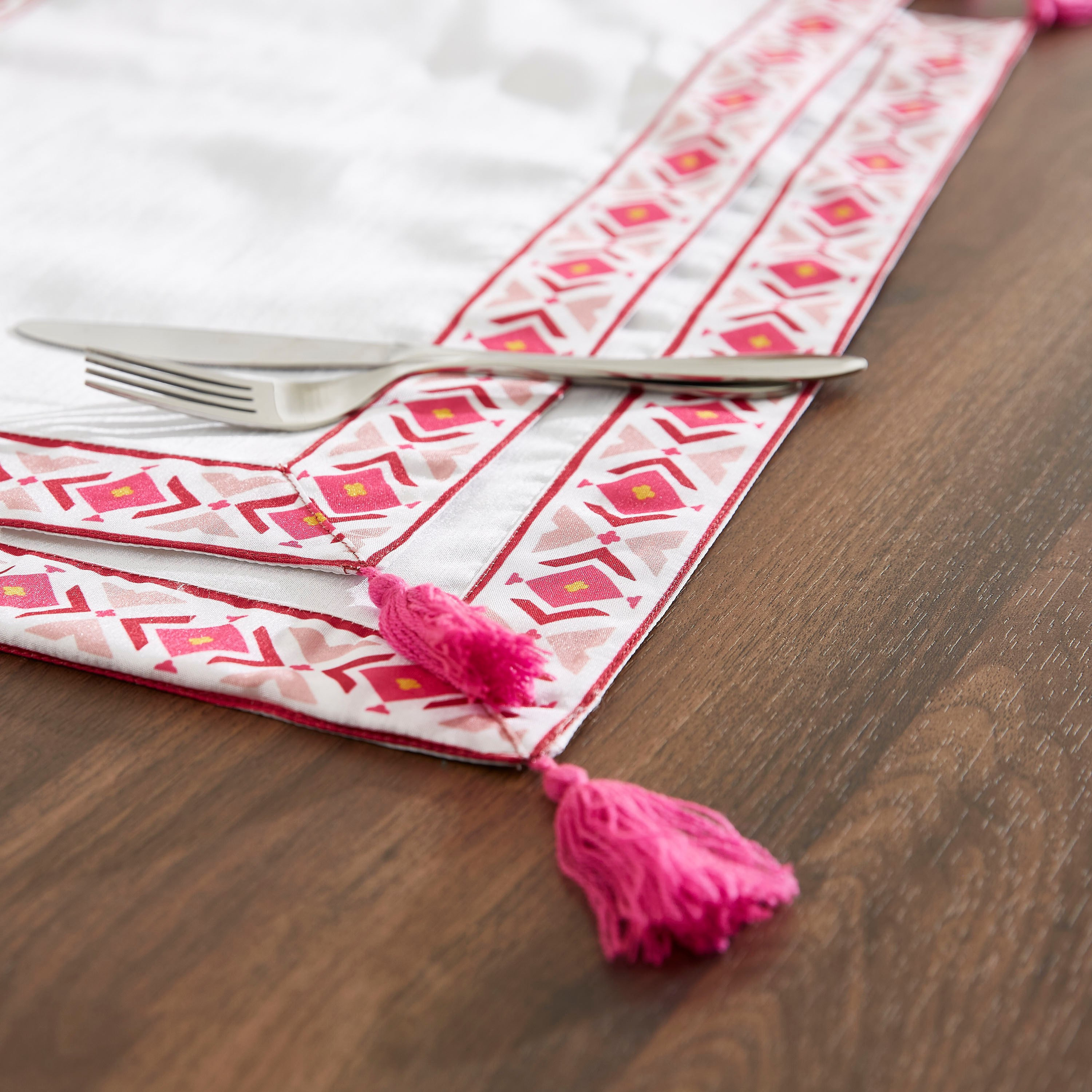 لبادة صحون بطبعات بوهو من ماجيستيك - طقم من قطعتين-hbxdecorandfurnishings-homefurnishings-tablelinens-image-2