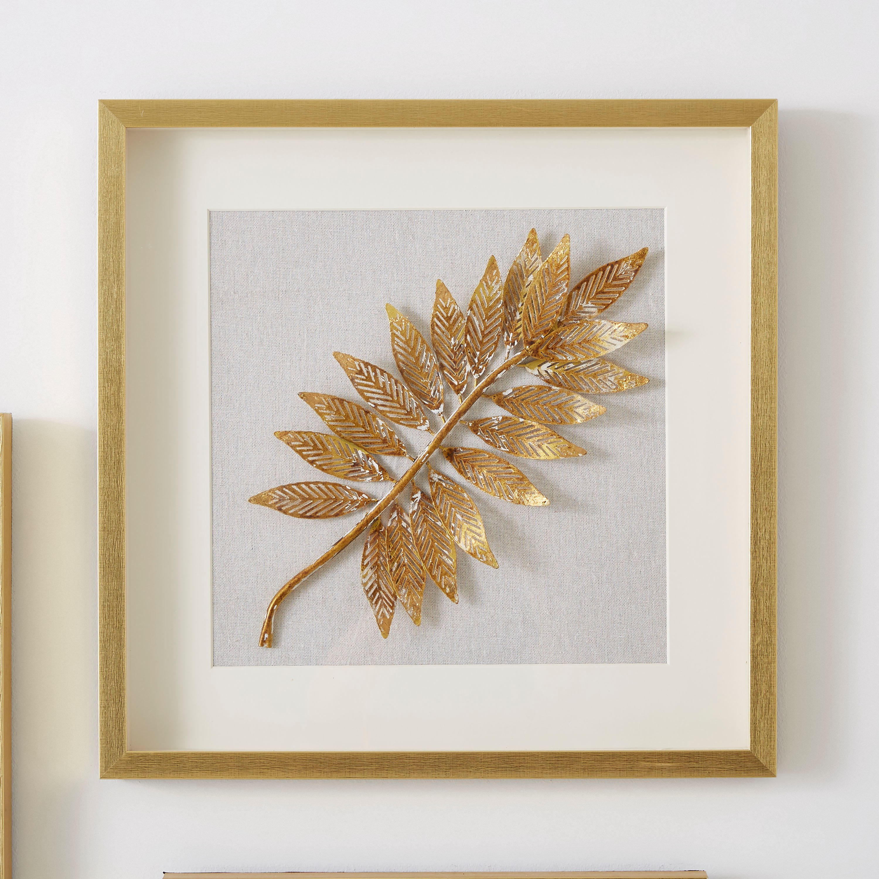 صندوق ظلال ديكور بتصميم أوراق شجر معدنية من مورال-hbxdiningroom-walldecor-wallart-image-1