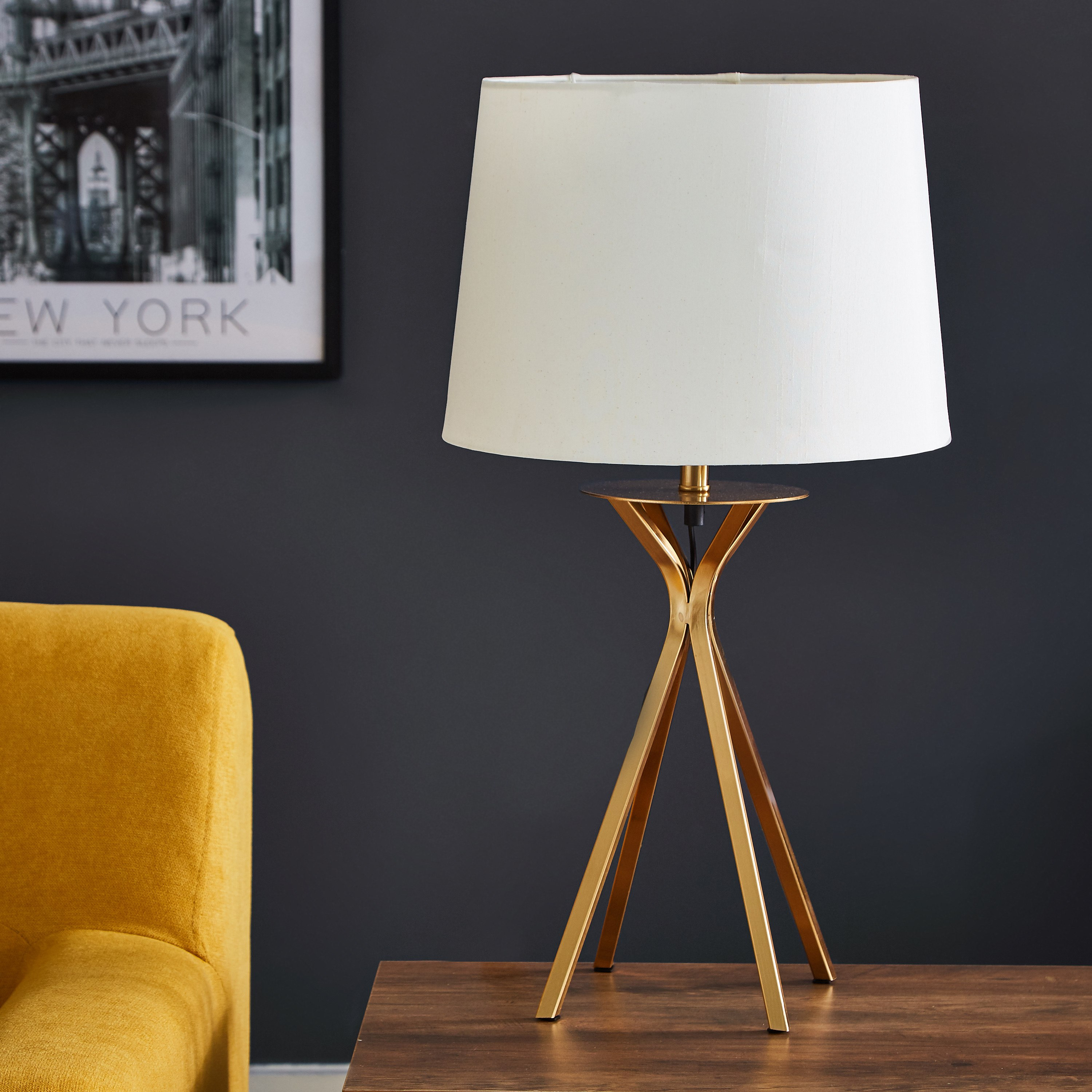 مصباح طاولة مزين من دييجو - 33 سم-hbxlivingroom-lighting-tablelamps-image-1