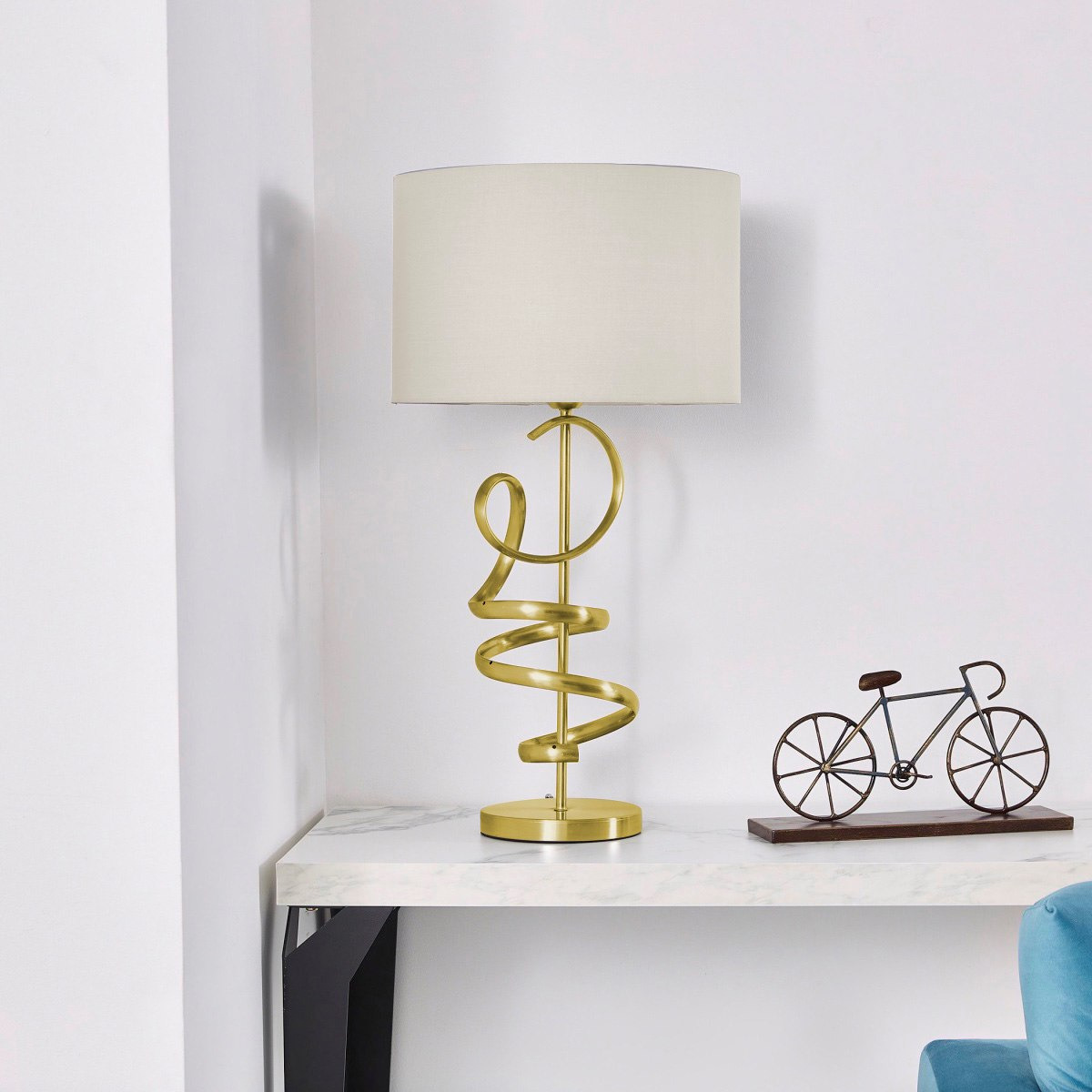 مصباح طاولة مزيّن من دييجو - 72x38 سم-hbxlivingroom-lighting-tablelamps-image-1