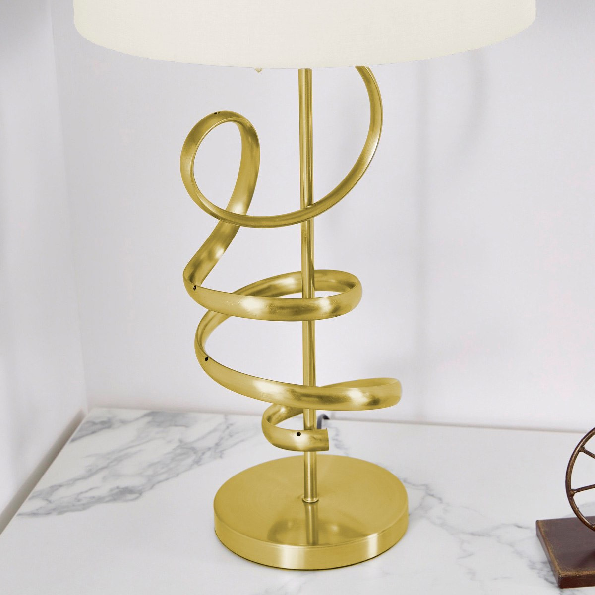 مصباح طاولة مزيّن من دييجو - 72x38 سم-hbxlivingroom-lighting-tablelamps-image-3