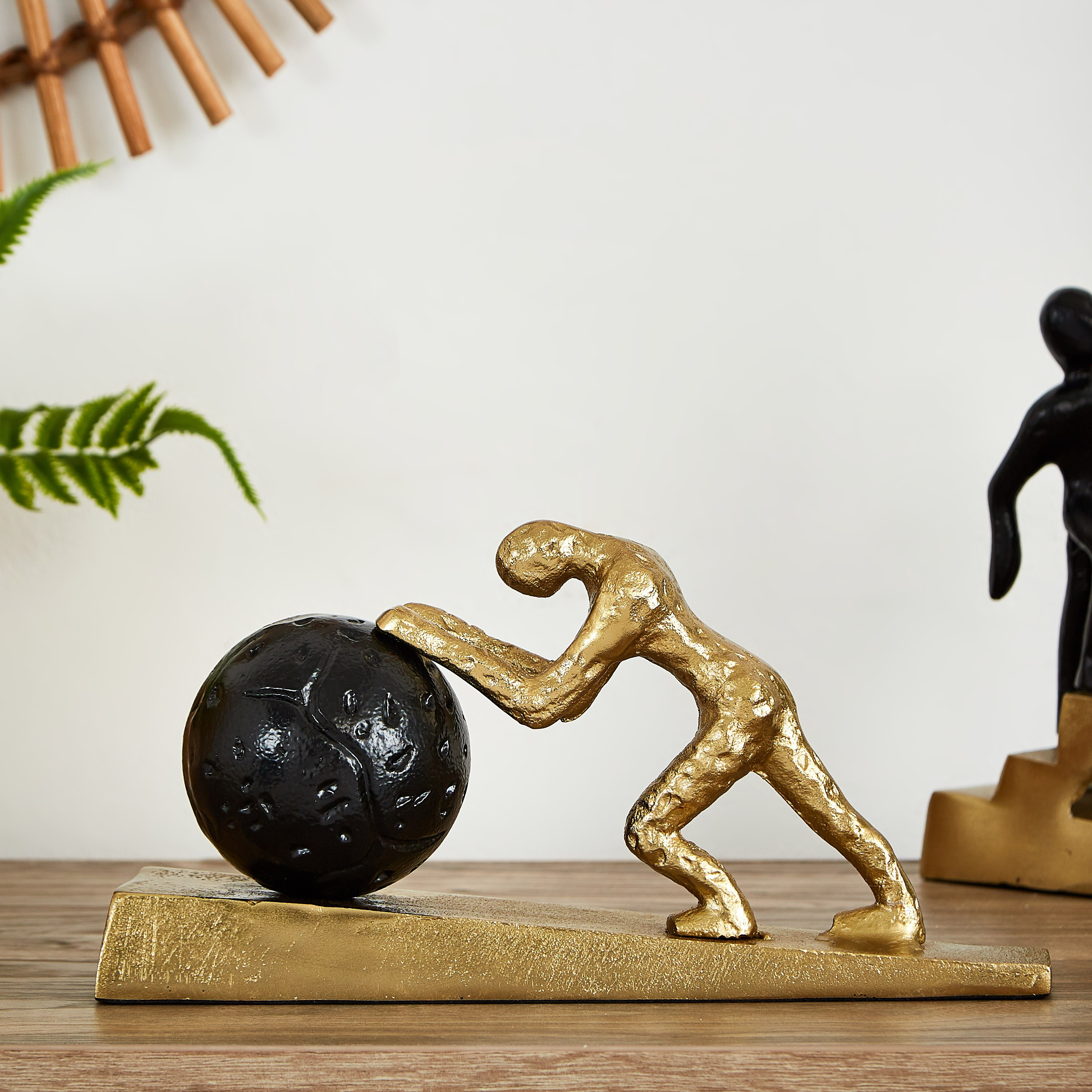 تمثال معدني دفع الكرة من كوارتز-hbxhomeware-homedecor-figurinesandornaments-image-1