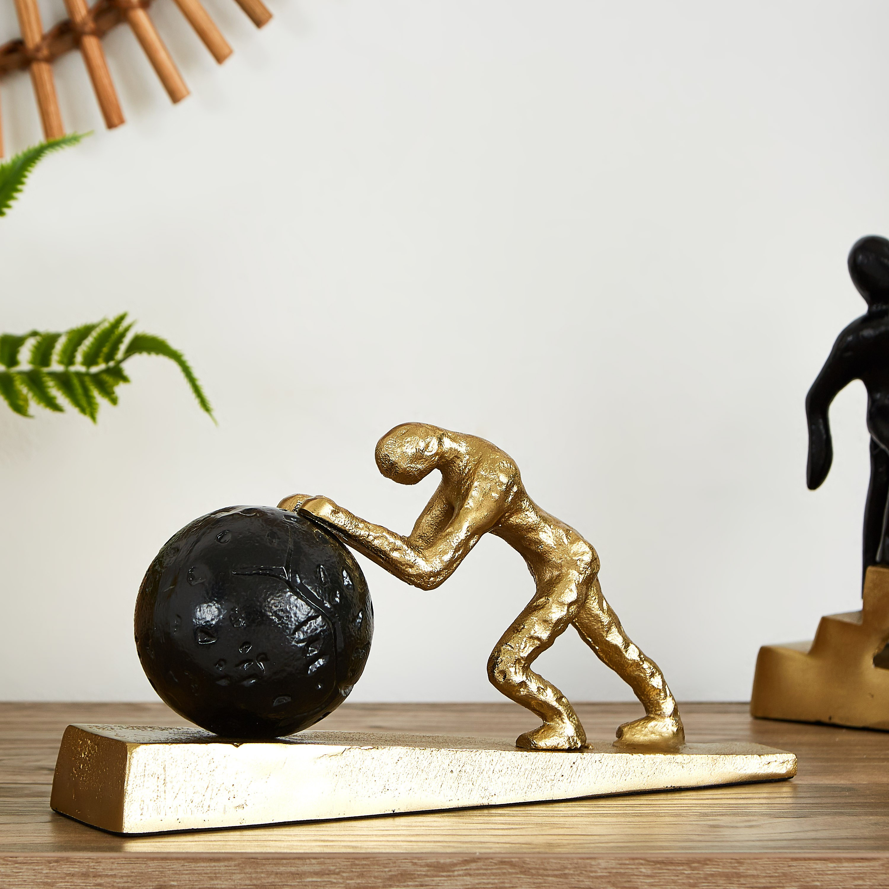 تمثال معدني دفع الكرة من كوارتز-hbxhomeware-homedecor-figurinesandornaments-image-2