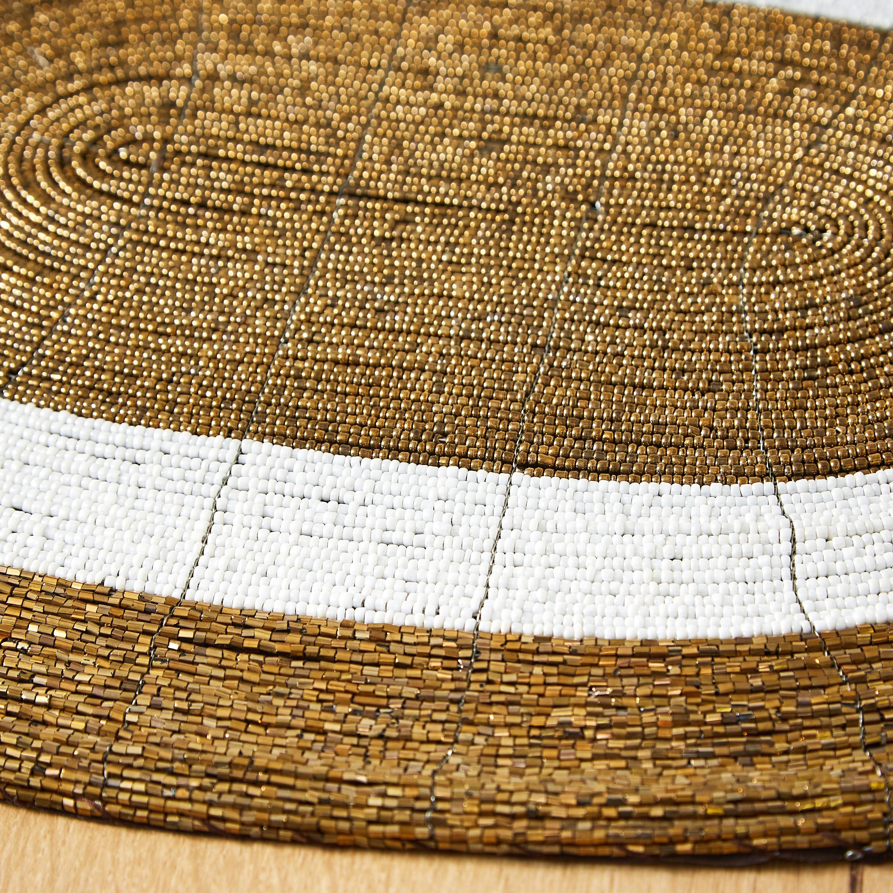 لبادة صحون بيضاوية مزيّنة بالخرز - 40x30 سم-hbxdecorandfurnishings-homefurnishings-tablelinens-image-2