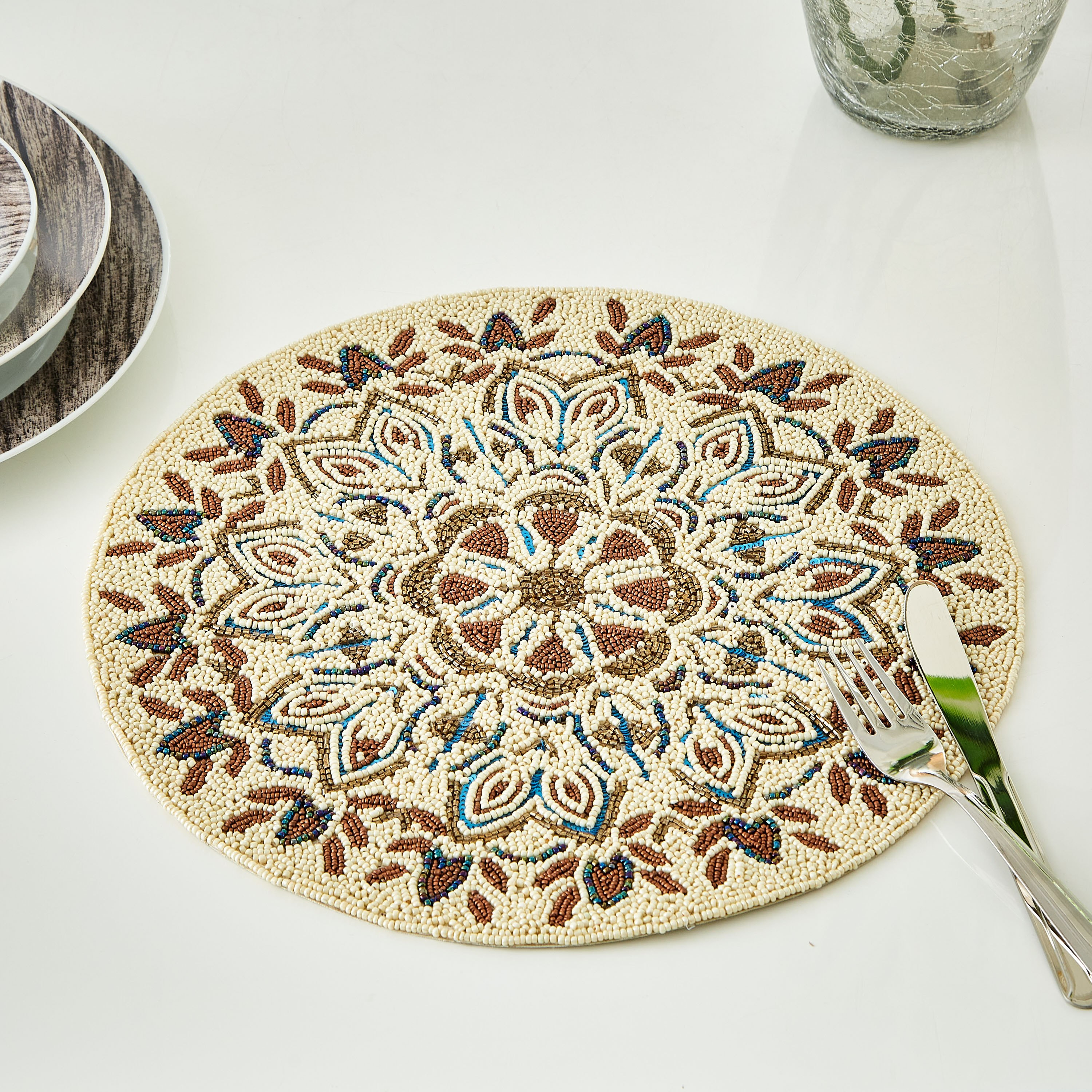 لبادة صحون خرز مستديرة من إليزا-hbxdecorandfurnishings-homefurnishings-tablelinens-image-1