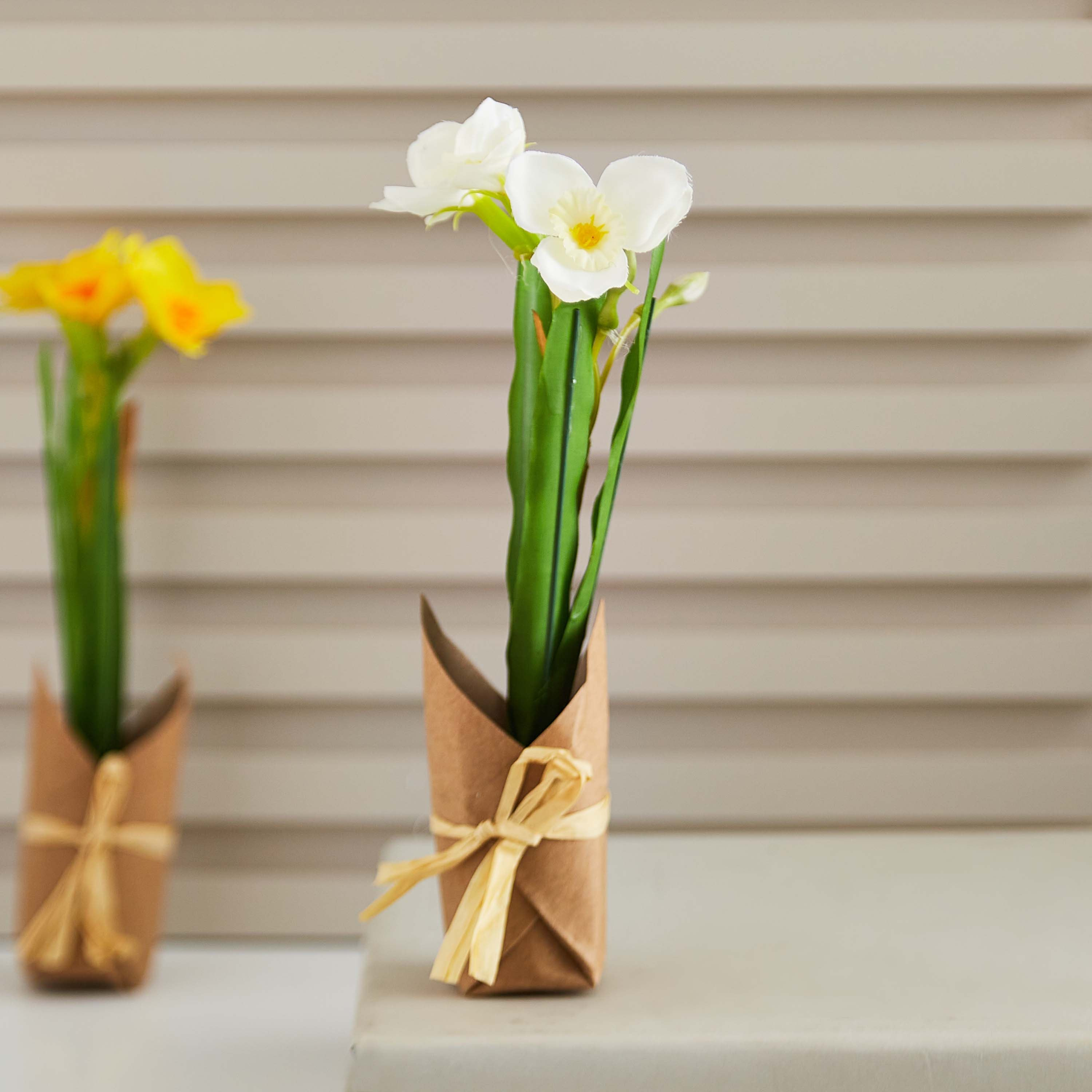 زهرة زينة مع مزهرية من إيدينك - 23 سم-hbxdecorandfurnishings-homeaccessories-artificialflowersandplants-image-1