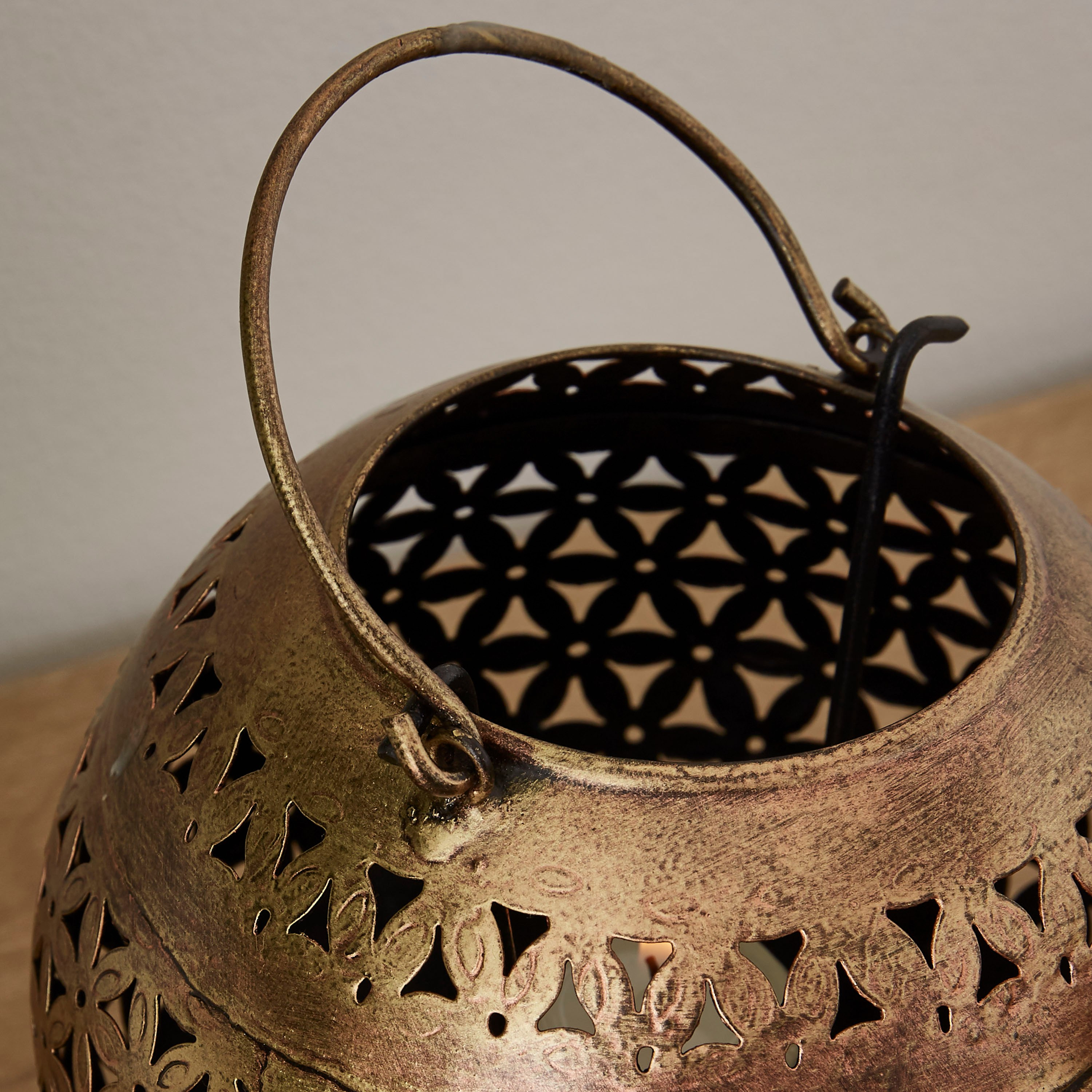 Ibiza Metal Oval Daisy Cutwork Candle and Tealight Holder with Handle-PROMO_HB_AE_B1G1_250925-image-4
