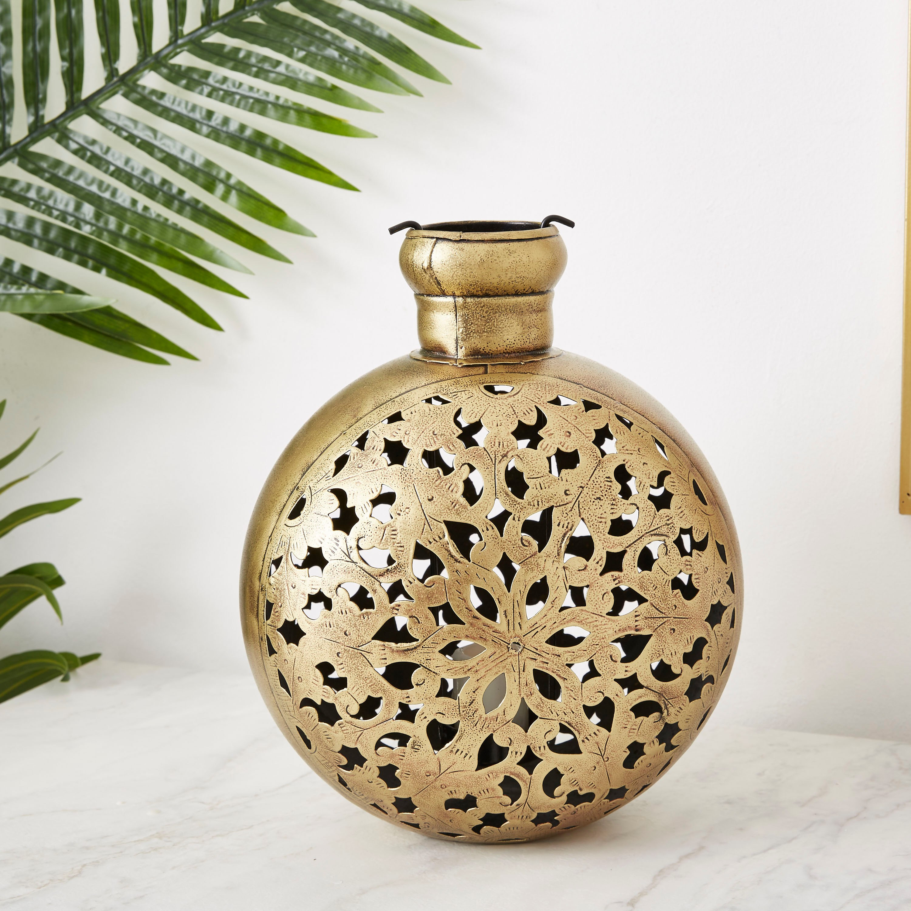 حامل شموع معدني مزخرف بتفاصيل مفرغة كوديا من إيبيزا-hbxlivingroom-decorandaccessories-candleholders-image-1