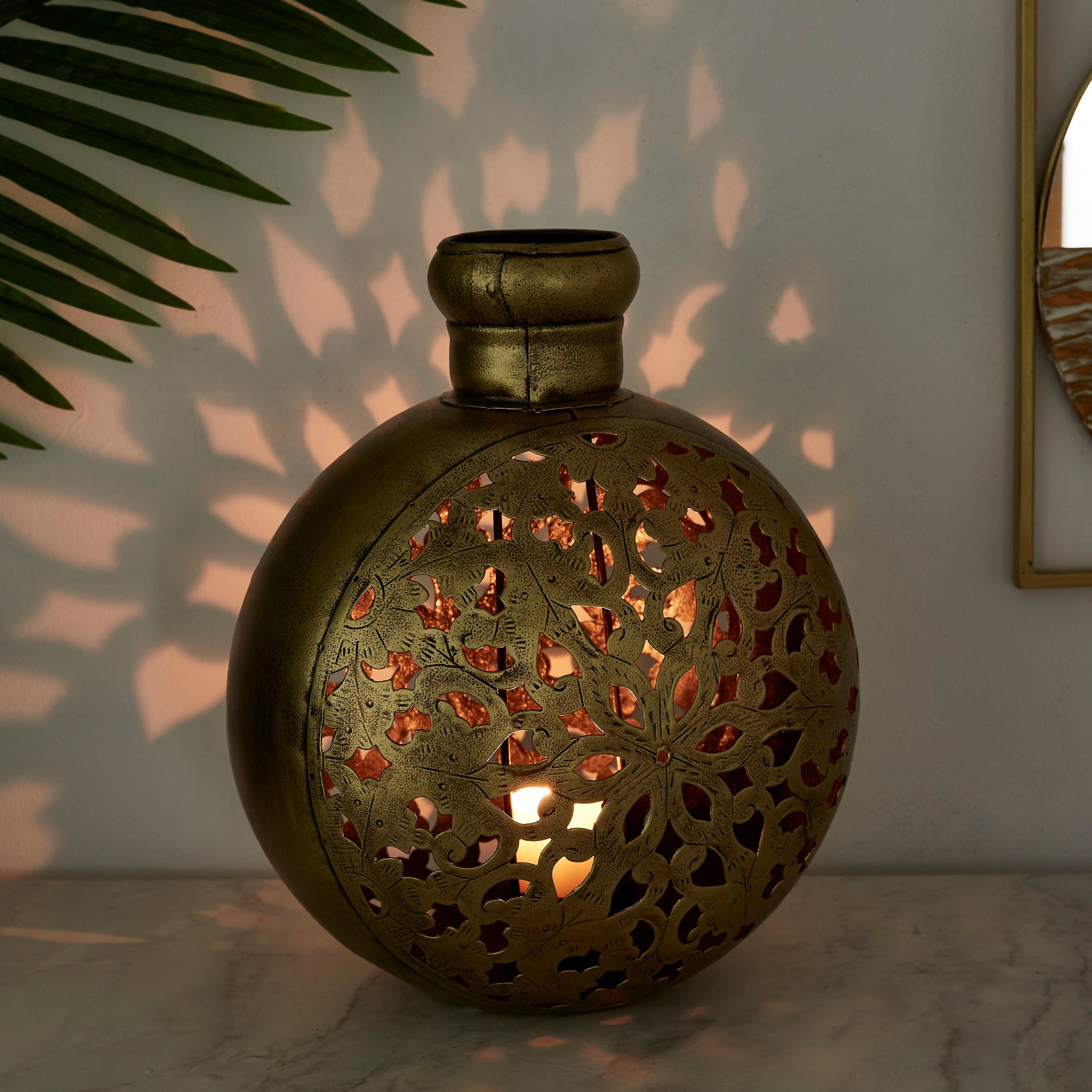 حامل شموع معدني مزخرف بتفاصيل مفرغة كوديا من إيبيزا-hbxlivingroom-decorandaccessories-candleholders-image-2