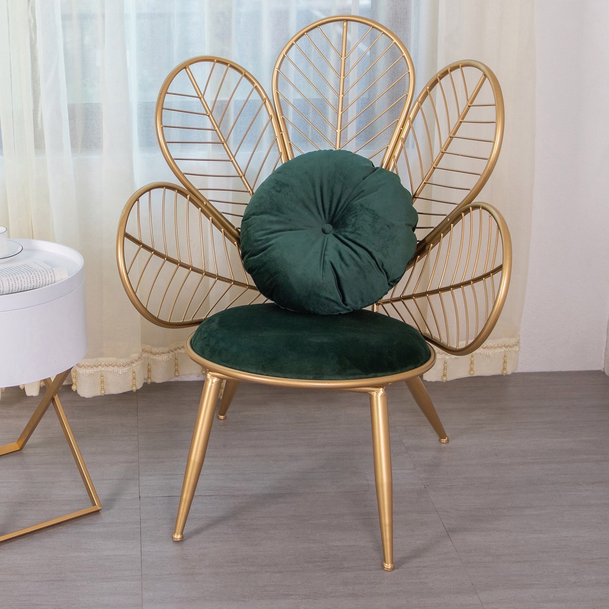 كرسي فردي مخملي من سكارليت-hbxlivingroom-sofasandarmchairs-easychairs-image-1