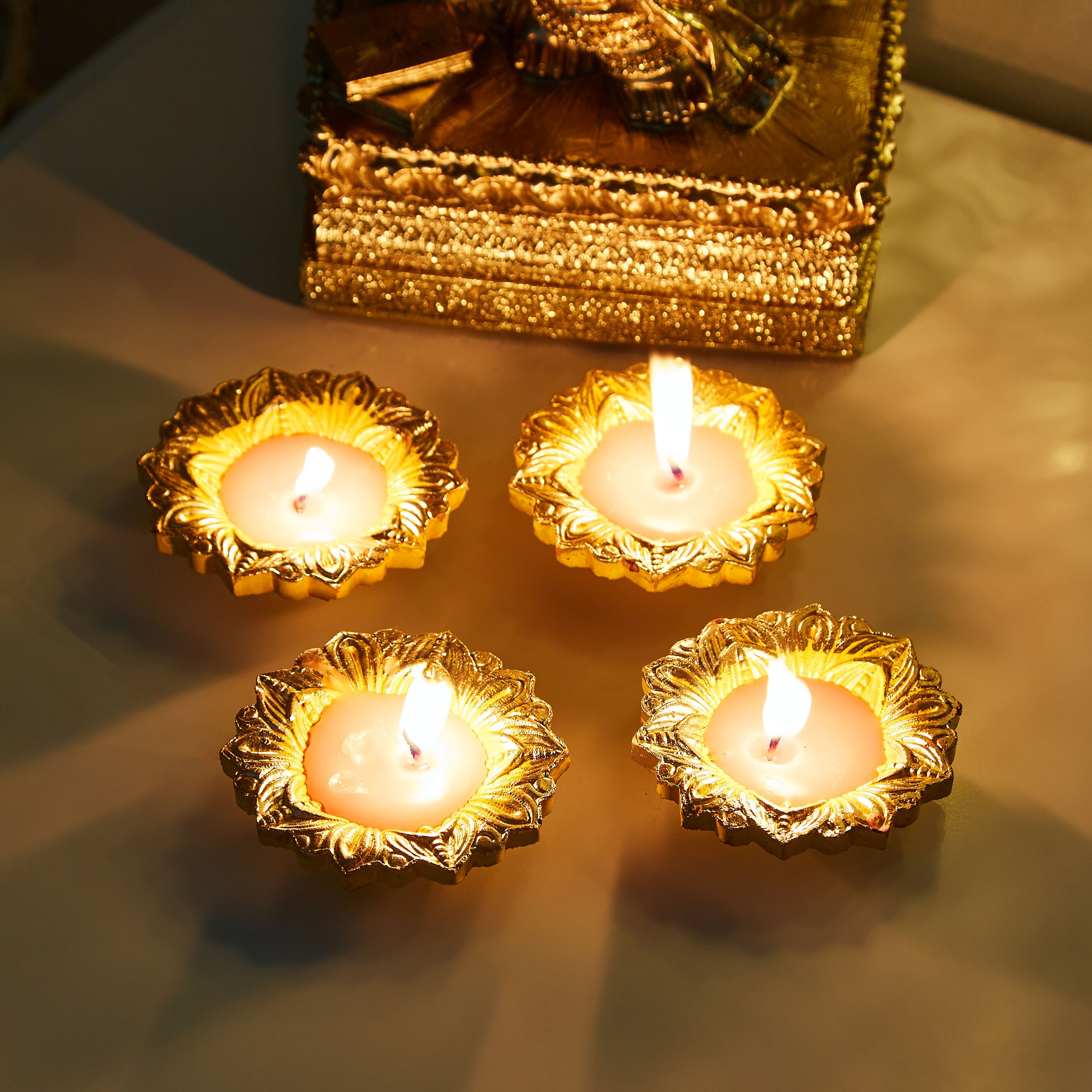 حامل شموع فخار بتصميم زهري مع شمع من أريان - طقم من 4 قطع-hbxbedroom-homefragrance-candleholders-image-1