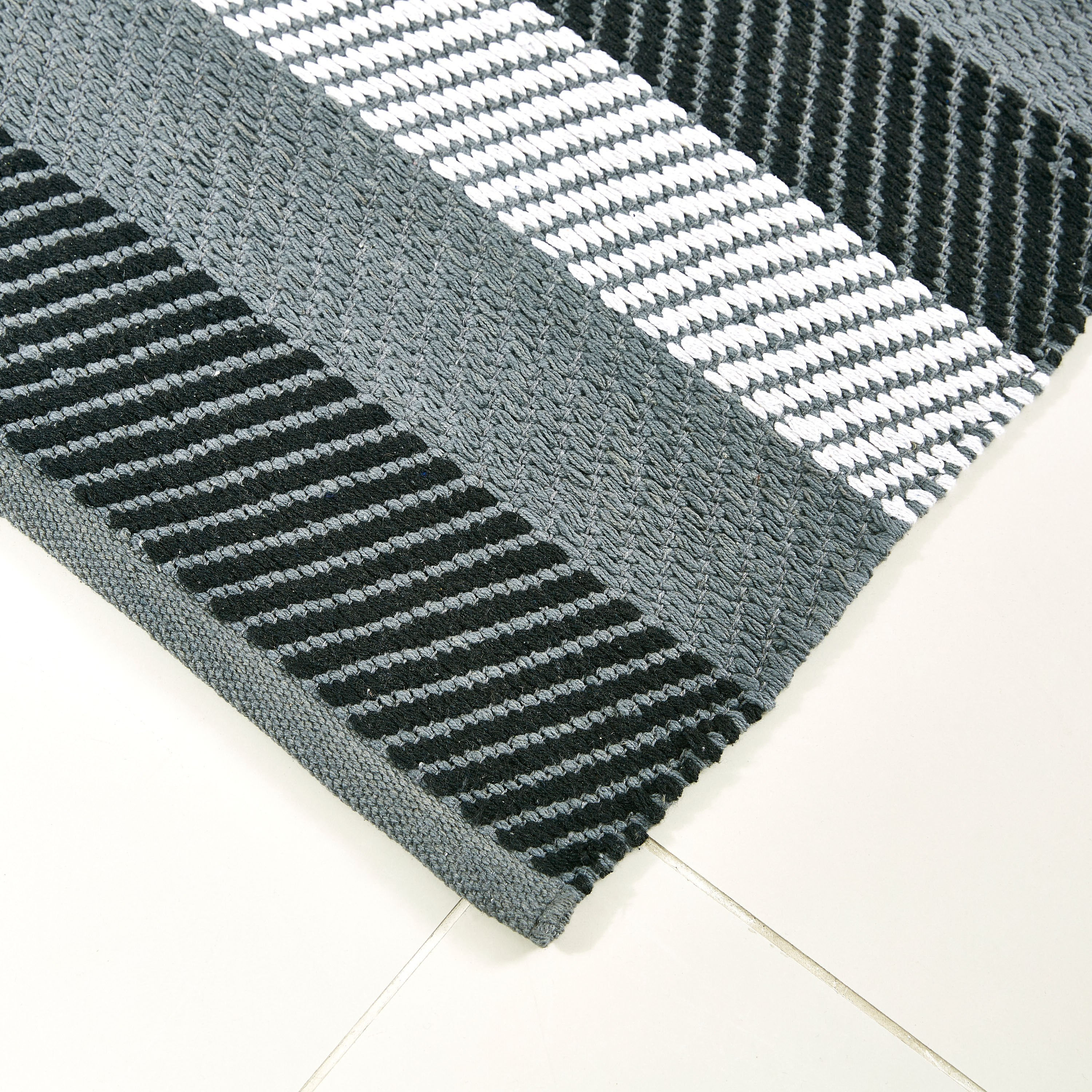 Eliza ADLER Cotton Jacquard Dhurrie - 80x150 cm-hbxdecorandfurnishings-floorcoverings-rugs-image-2