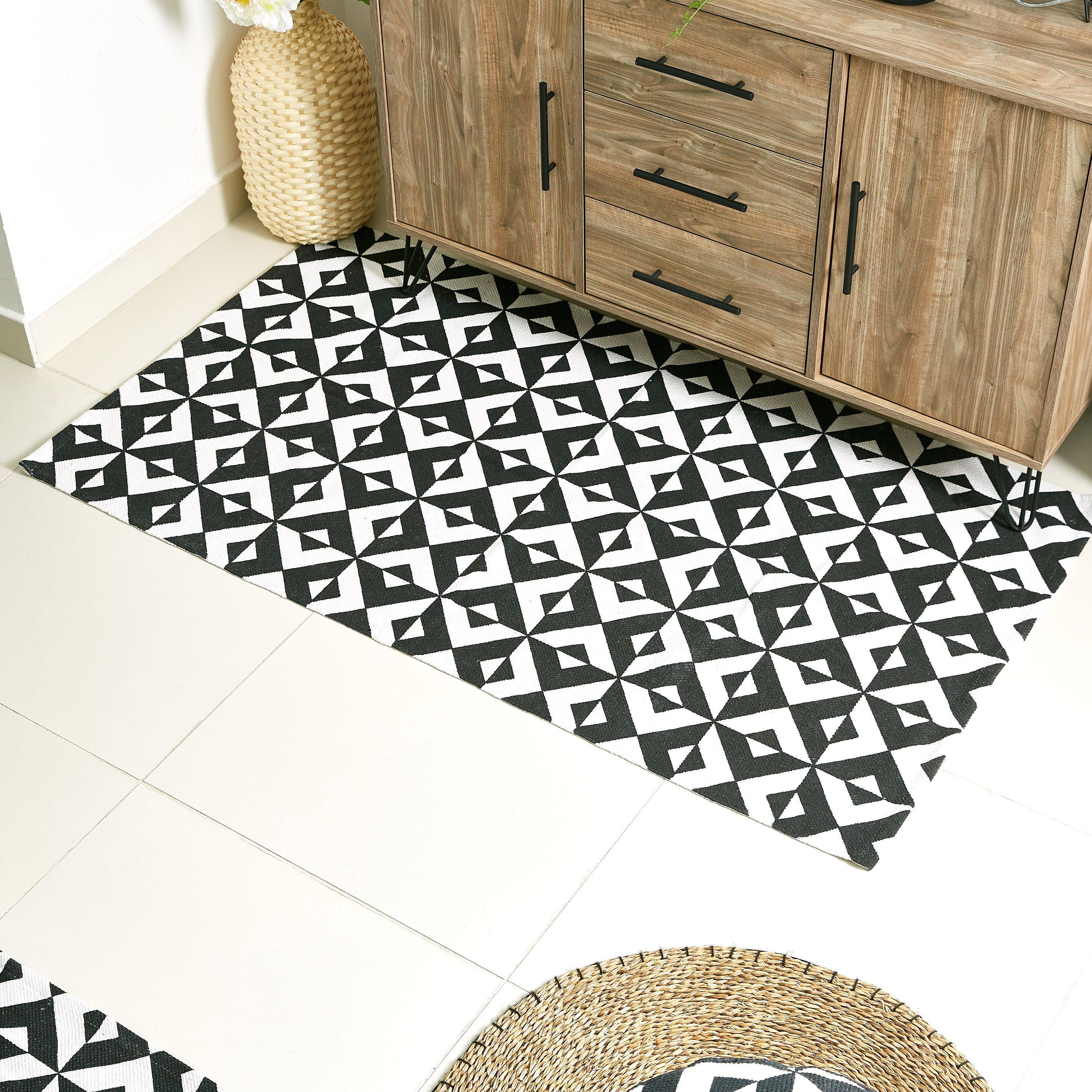 سجادة دوري قطن جاكار بتصميم هندسي من أوليفر - 80x150 سم-hbxdecorandfurnishings-floorcoverings-rugs-image-1