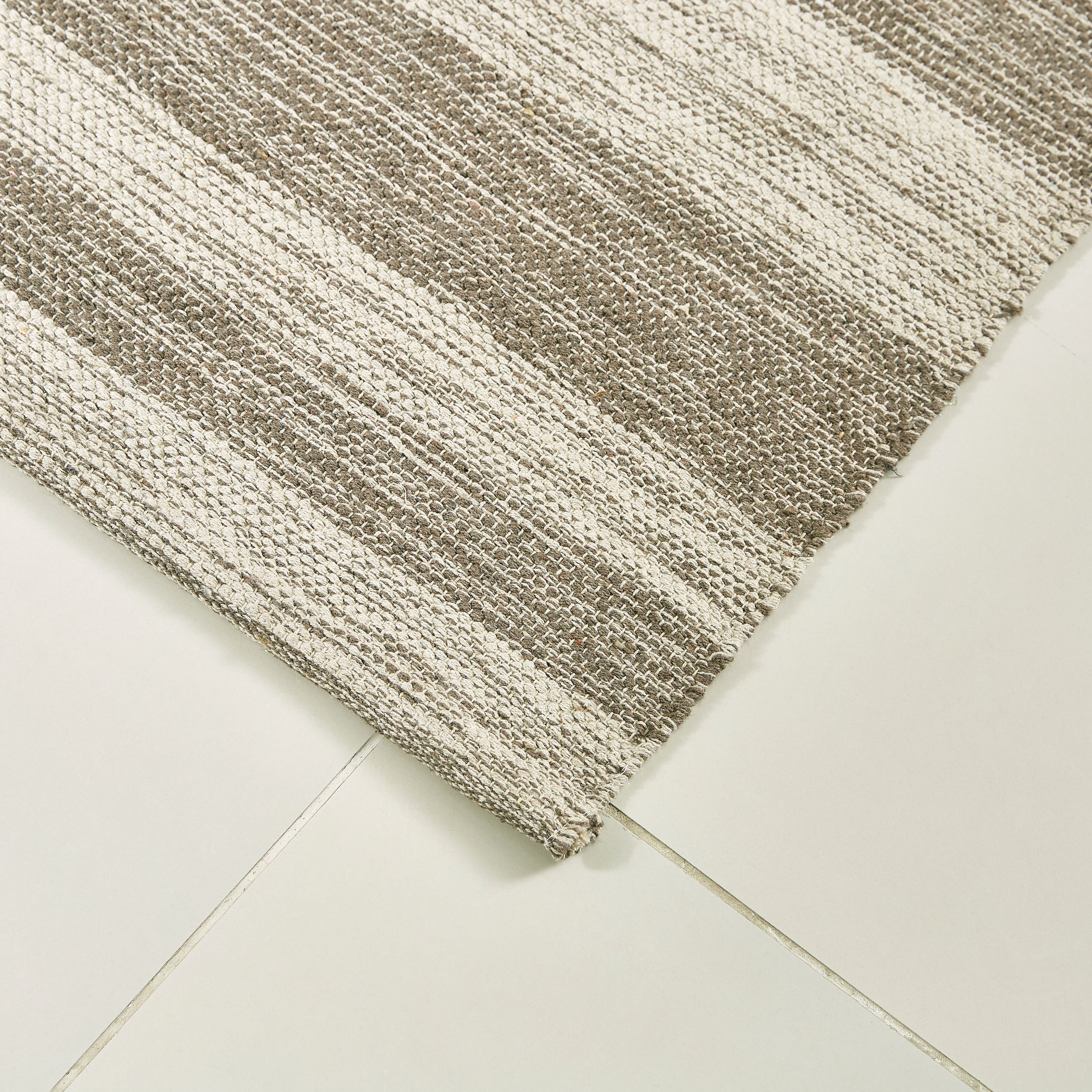 سجادة دوري قطن مخططة من ماديسون - 80x150  سم-hbxdecorandfurnishings-floorcoverings-rugs-image-2