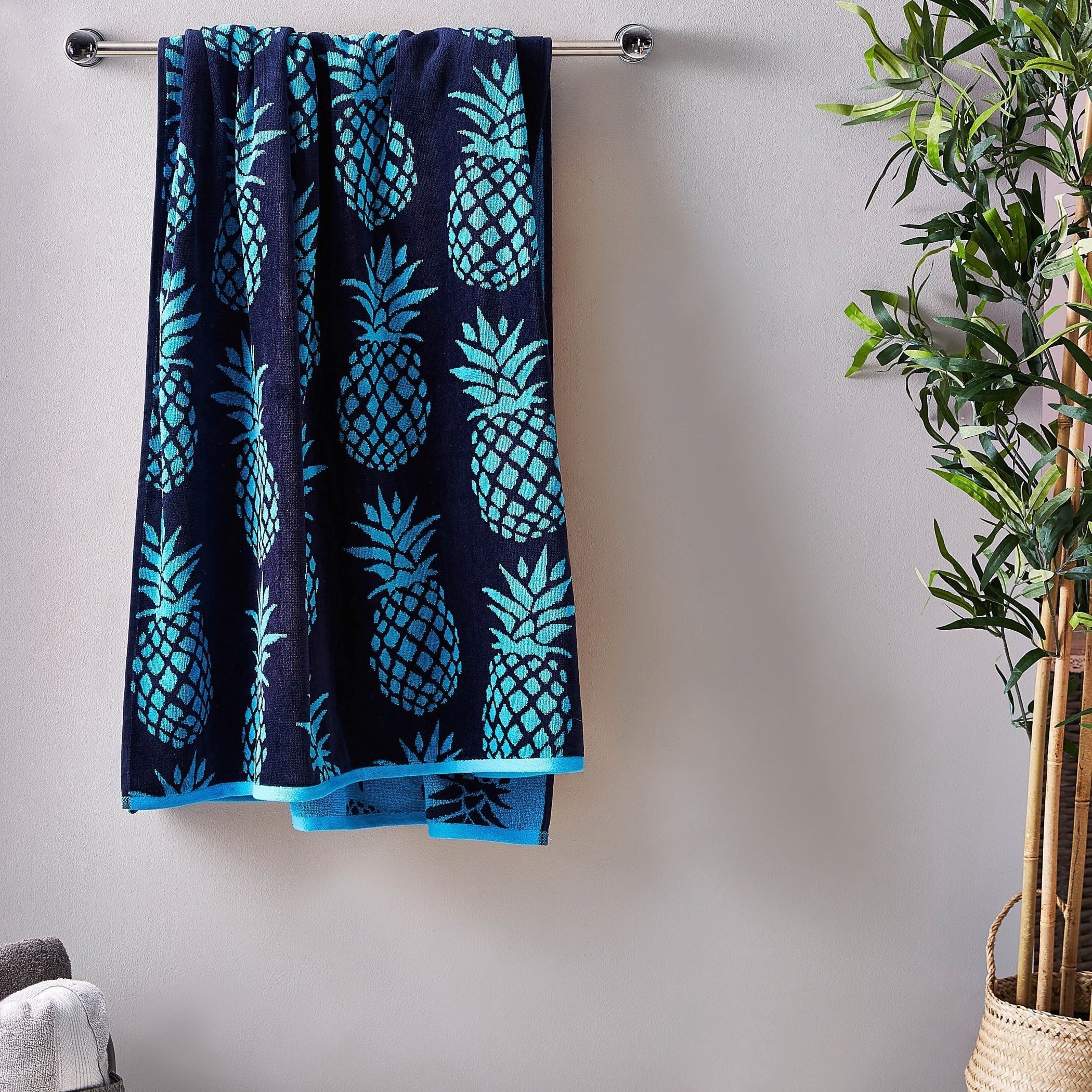 منشفة قطن للشاطيء بتصميم أناناس - 100x180 سم-hbxbathroom-bathroomtextiles-image-2