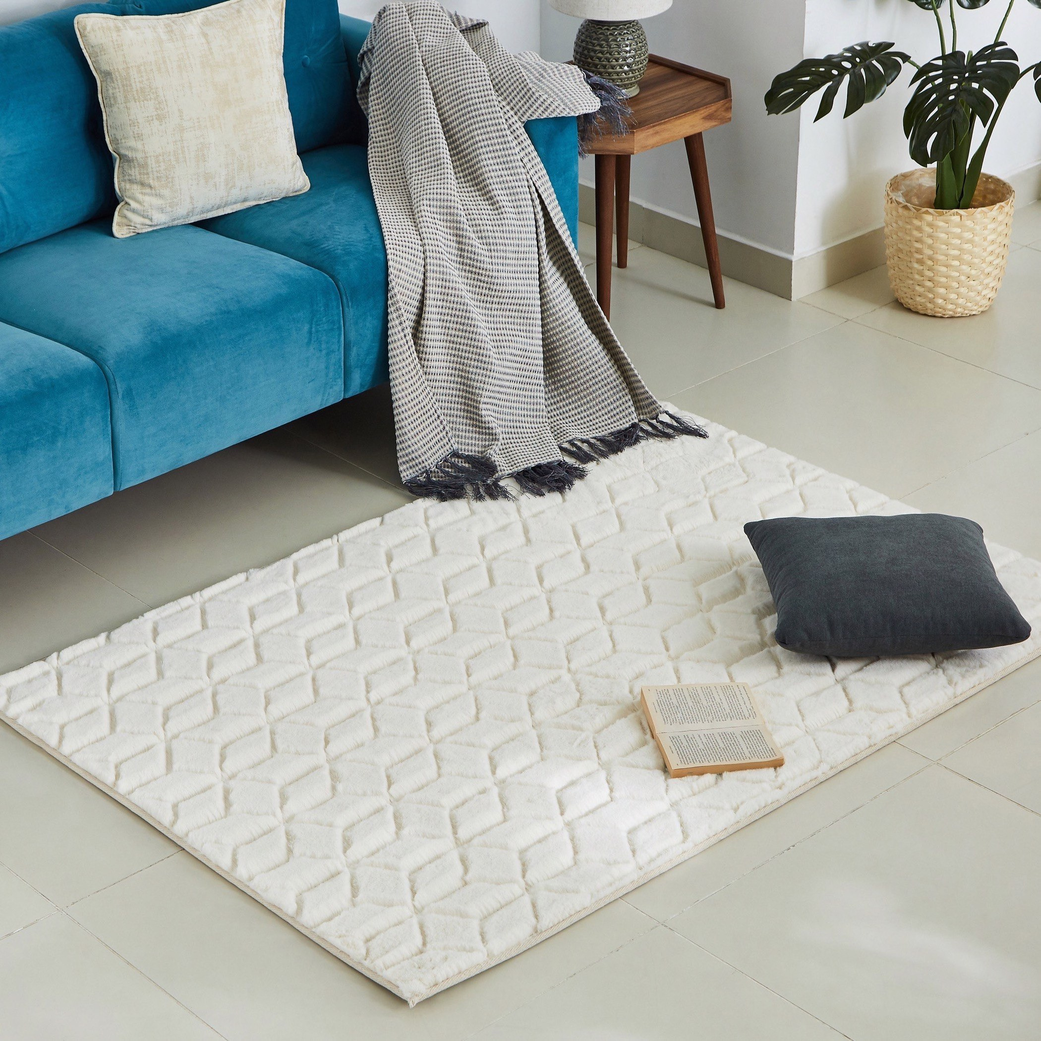 سجادة فرو أرنب مخيّطة بنمط هندسي من برلين - 110x160 سم-hbxdecorandfurnishings-floorcoverings-rugs-image-1