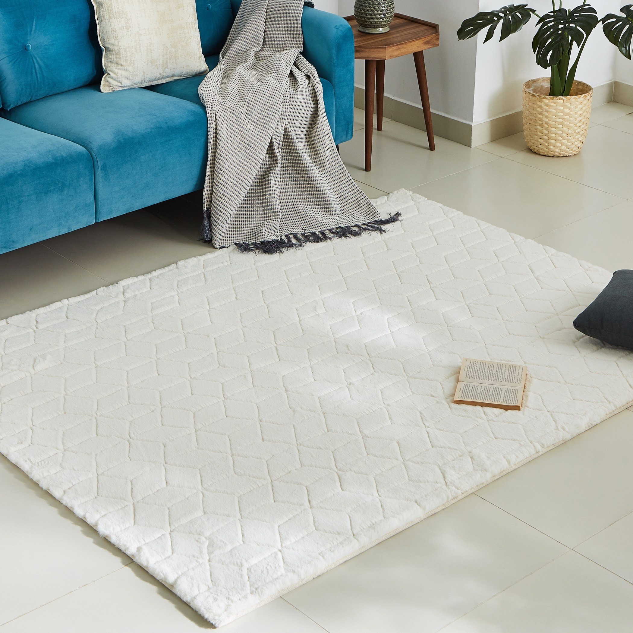سجادة فرو أرنب مخيّطة بنمط هندسي من برلين - 150x200 سم-hbxdecorandfurnishings-floorcoverings-rugs-image-1