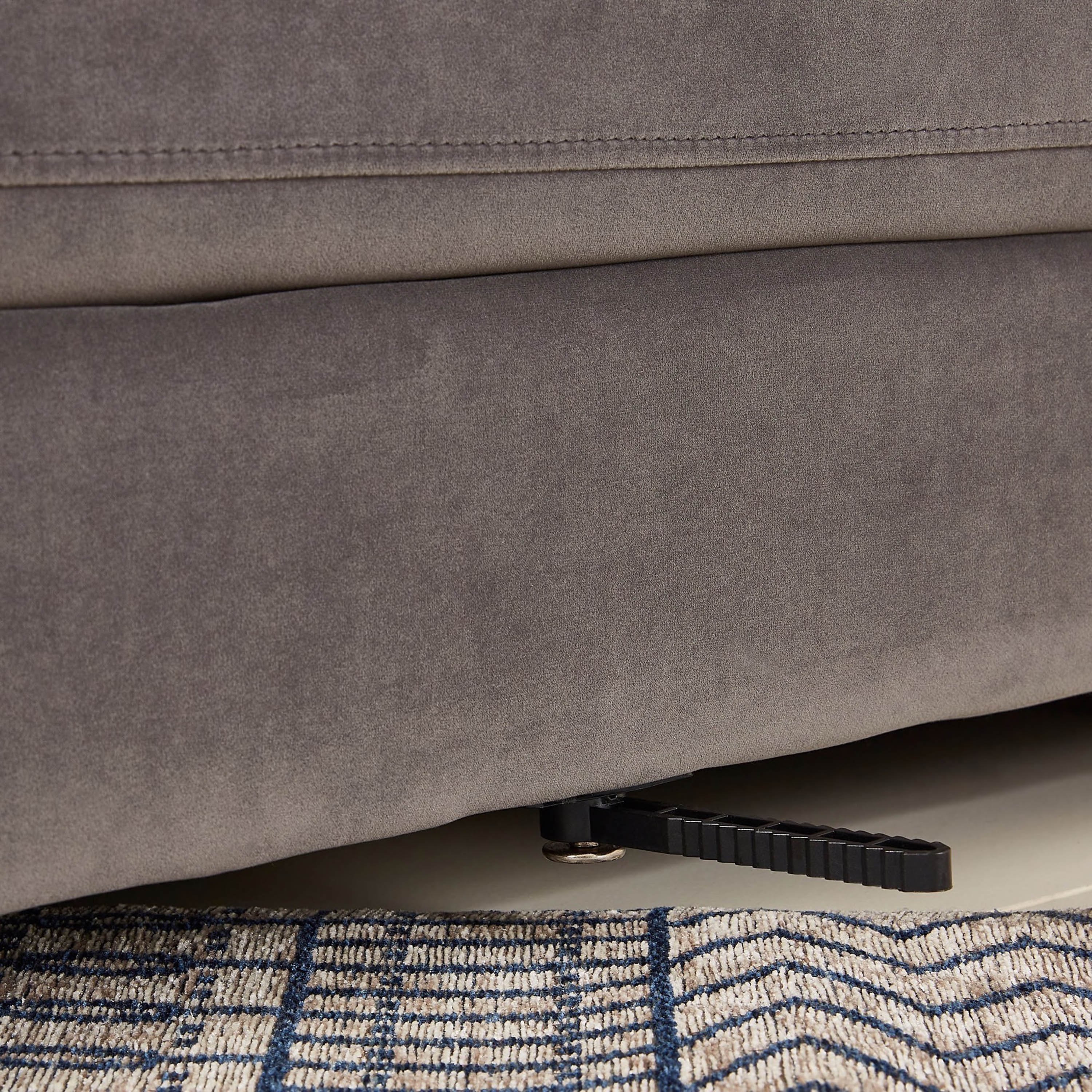 مسند قدم من ريجانو-hbxlivingroom-sofasandarmchairs-ottomansandfootstools-image-3