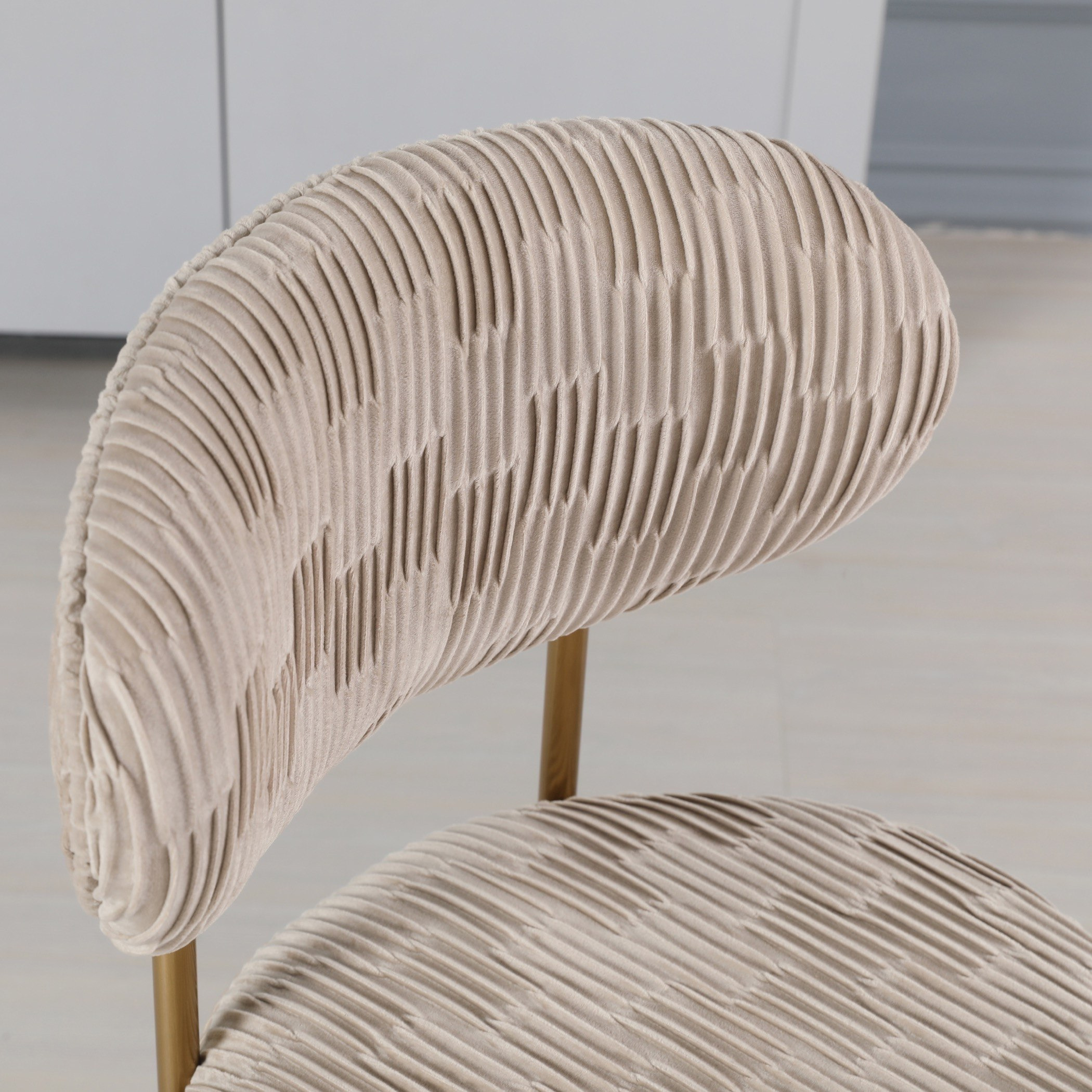كرسي فردي مخملي من شارلوت-hbxlivingroom-sofasandarmchairs-easychairs-image-9