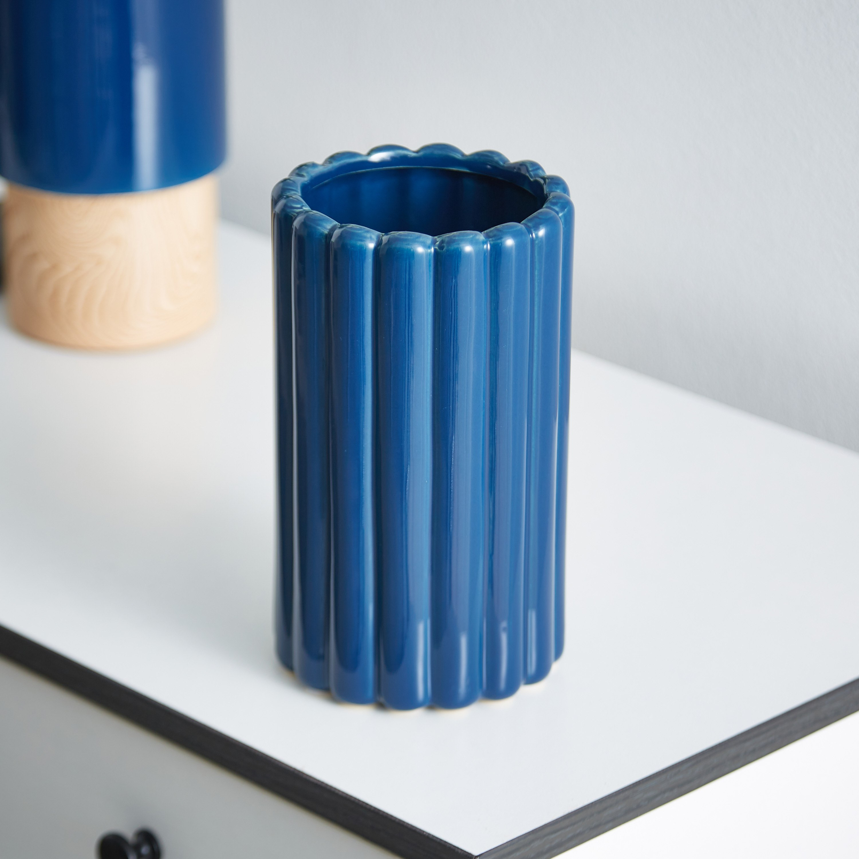 مزهرية أسطوانية مضلعة من الخزف الحجري من سانسا-hbxbedroom-decorandaccessories-vases-image-1