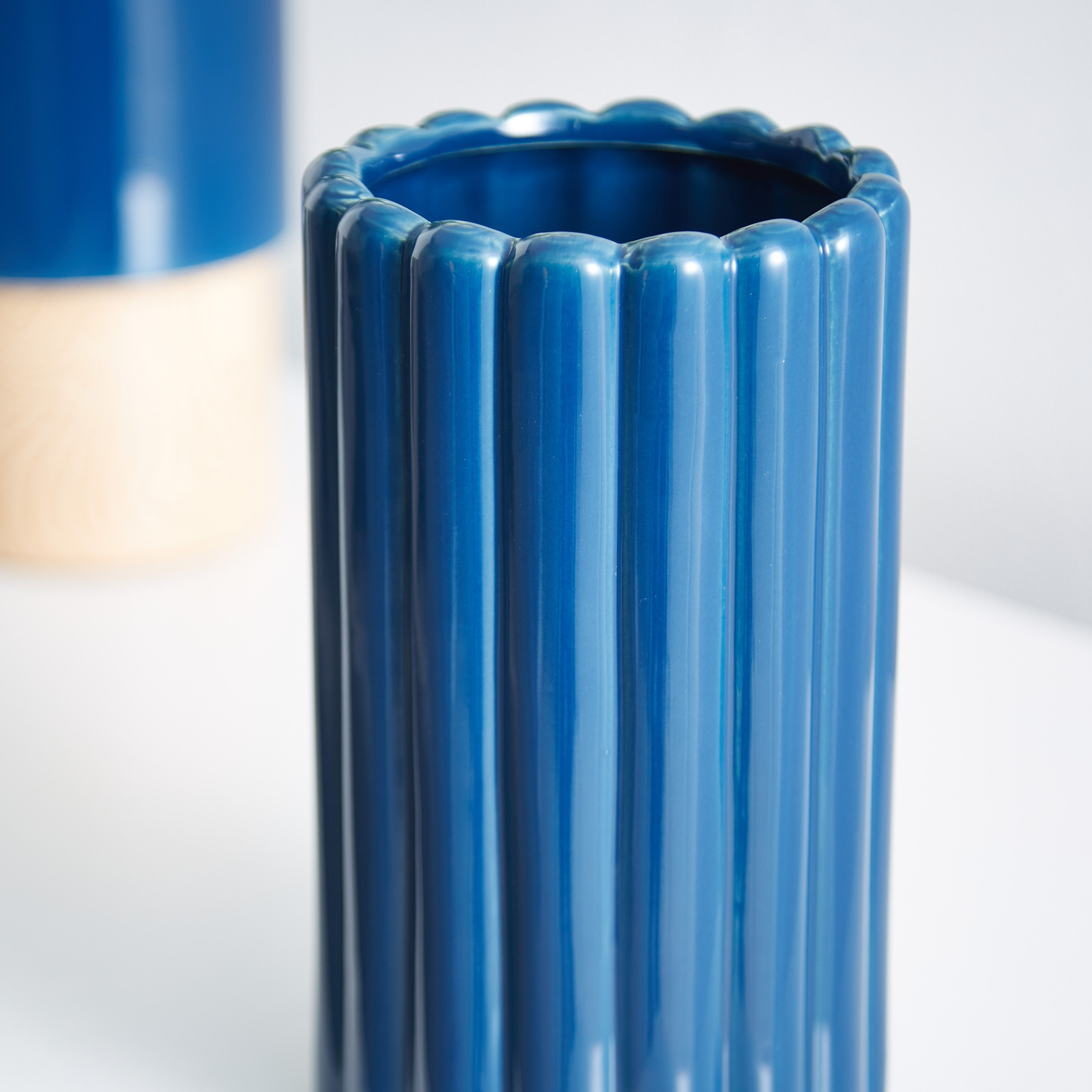 مزهرية أسطوانية مضلعة من الخزف الحجري من سانسا-hbxbedroom-decorandaccessories-vases-image-3