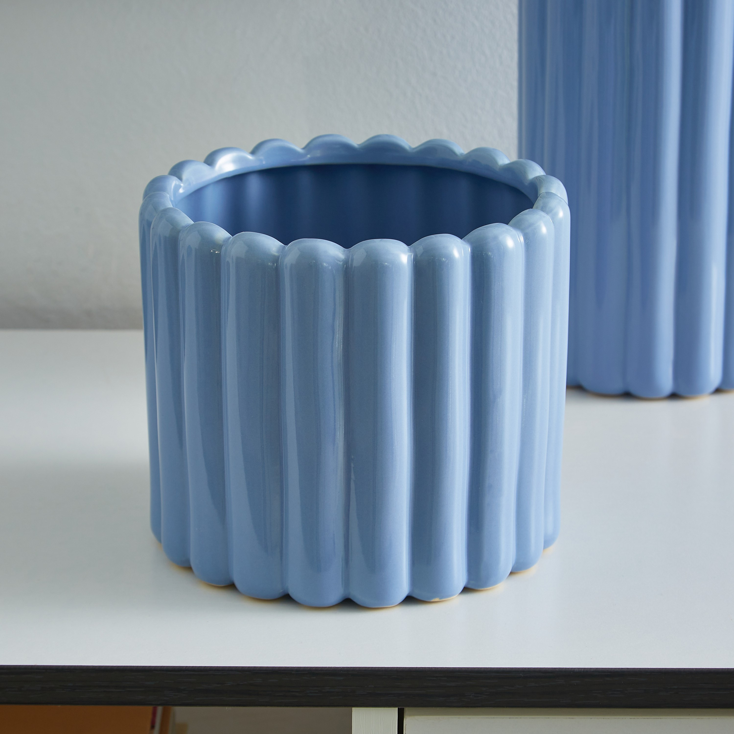 مزهرية أسطوانية مضلّعة من الخزف من سانسا-hbxbedroom-decorandaccessories-vases-image-1