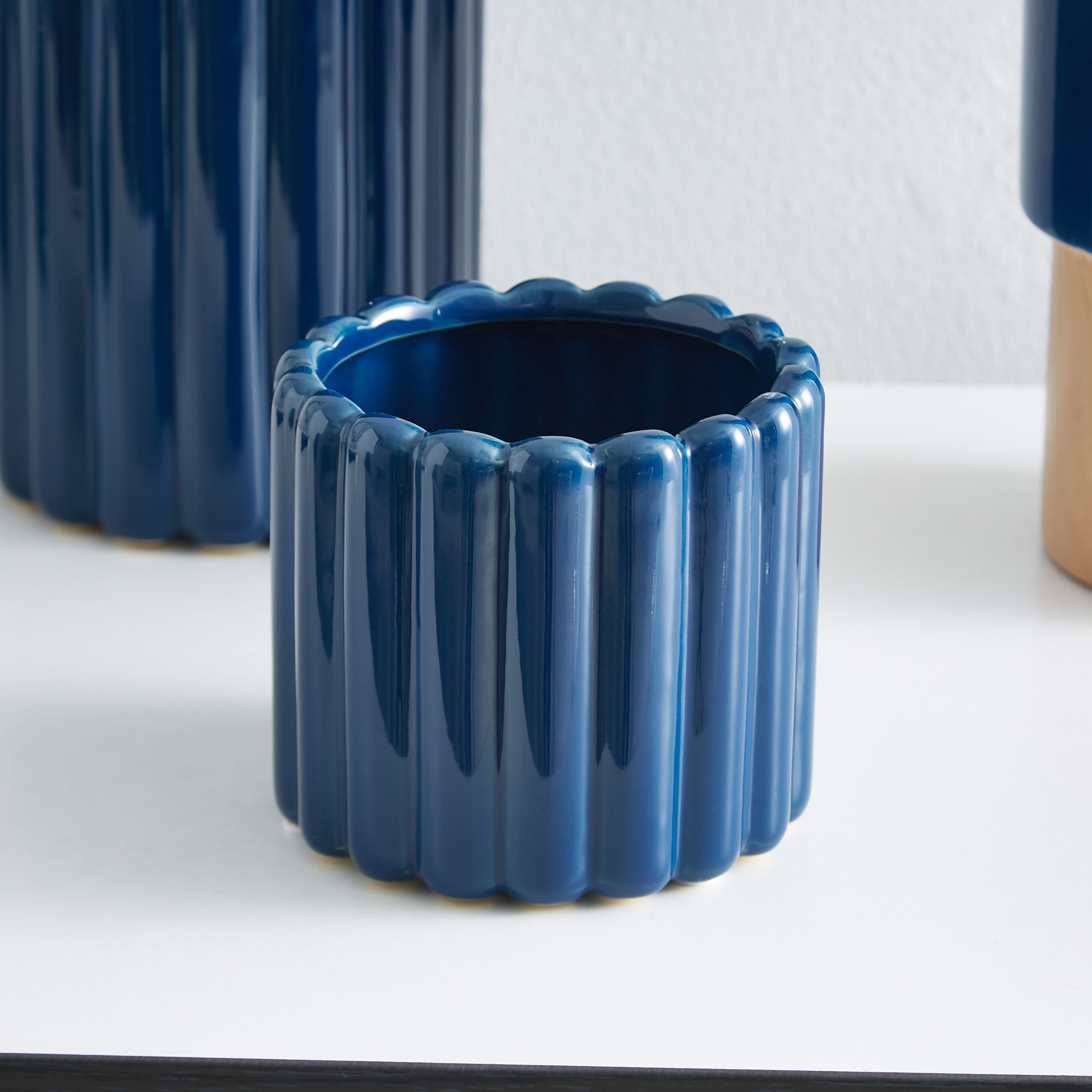 مزهرية أسطوانية مضلعة من الخزف من سانسا-hbxbedroom-decorandaccessories-vases-image-1