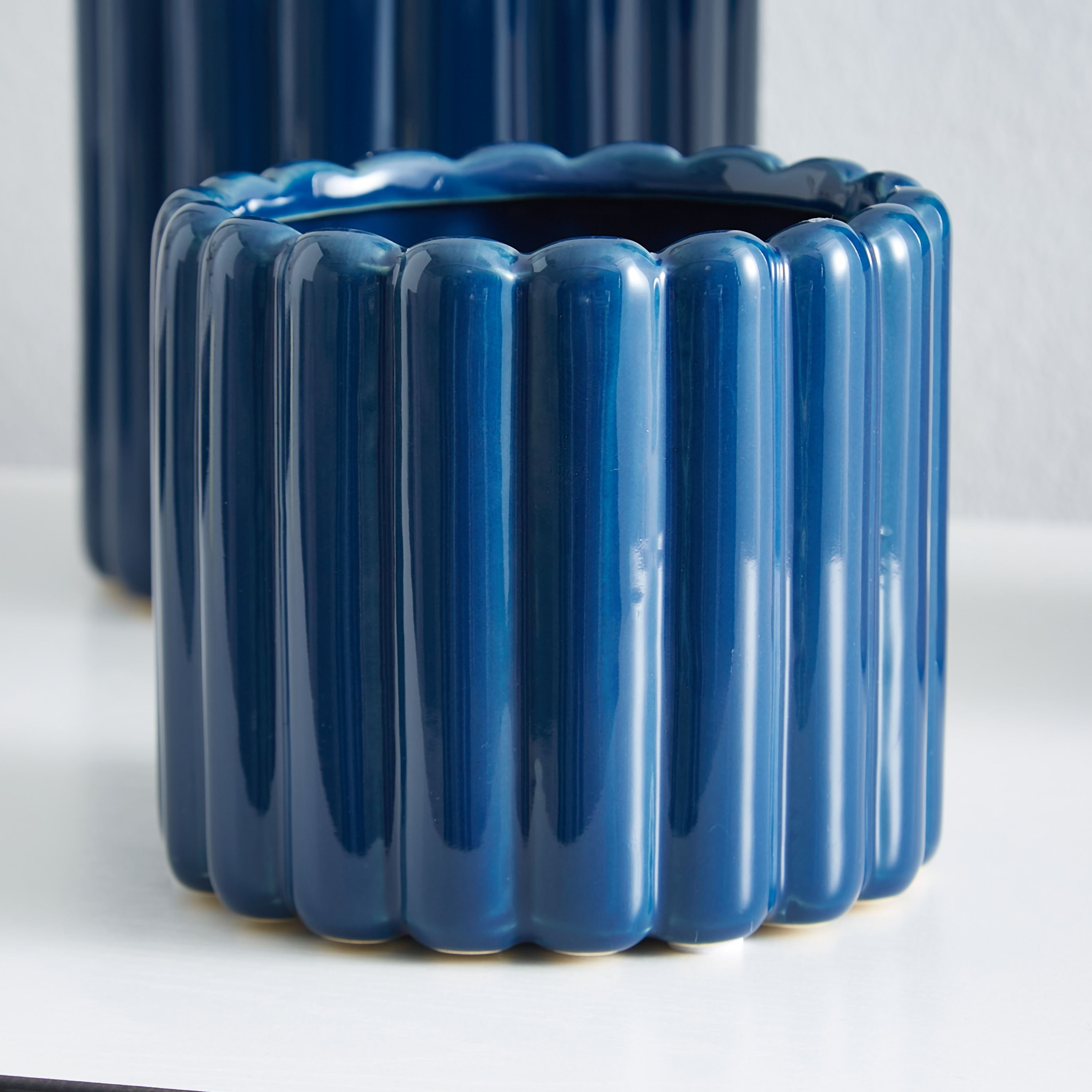 مزهرية أسطوانية مضلعة من الخزف من سانسا-hbxbedroom-decorandaccessories-vases-image-2