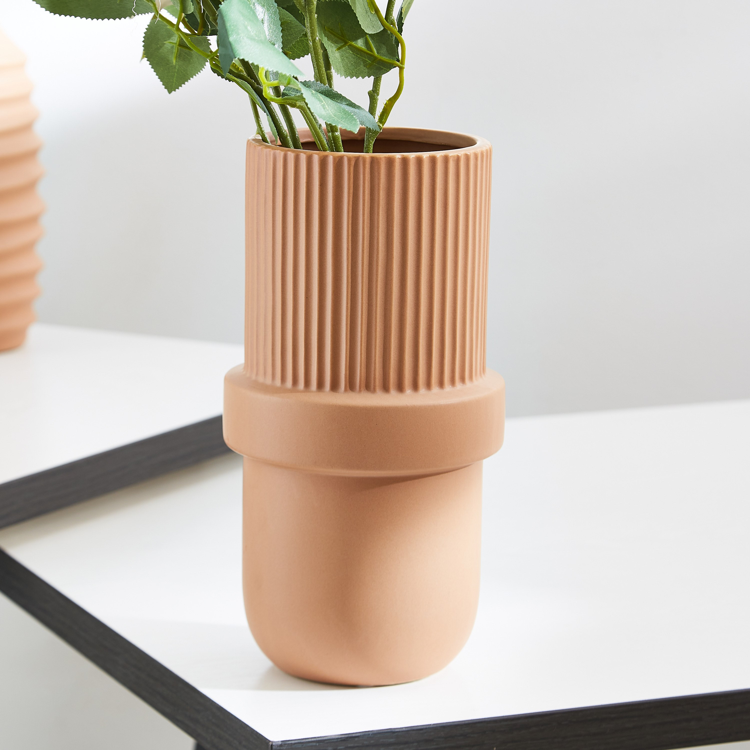مزهرية خزفية بلونين من سانسا-hbxbedroom-decorandaccessories-vases-image-1