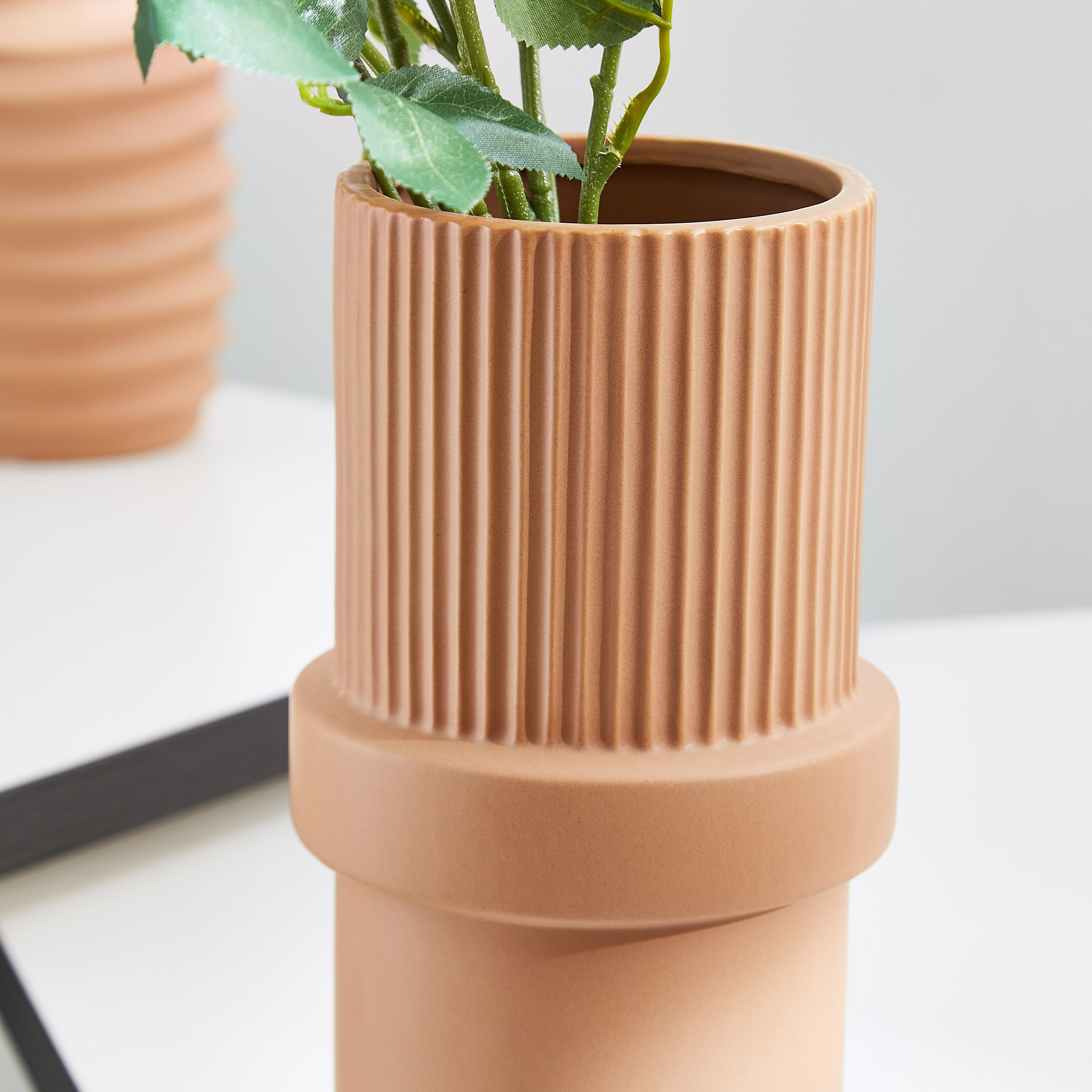 مزهرية خزفية بلونين من سانسا-hbxbedroom-decorandaccessories-vases-image-2