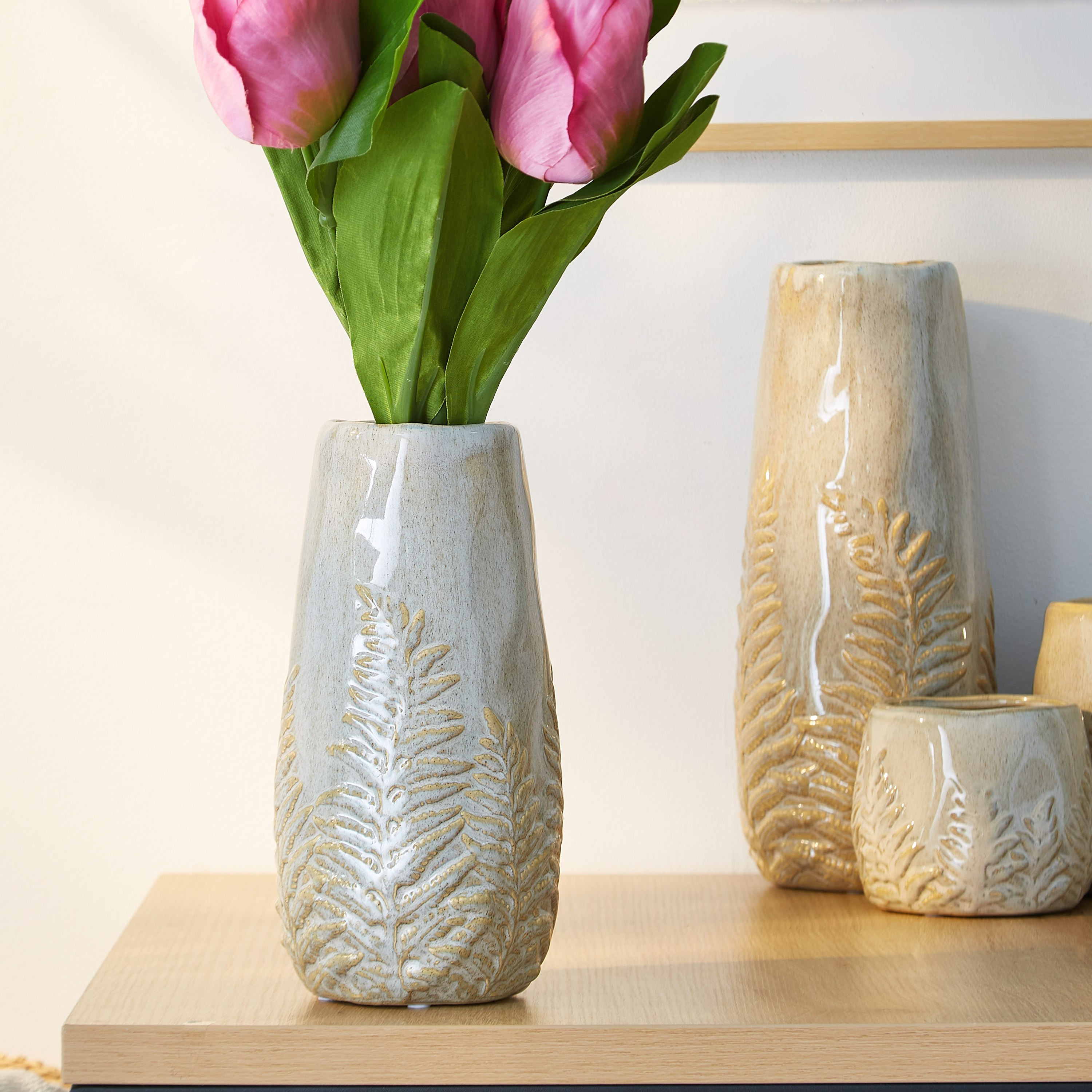 مزهرية خزف بورق شجر بارز الملمس من سانسا-hbxbedroom-decorandaccessories-vases-image-1