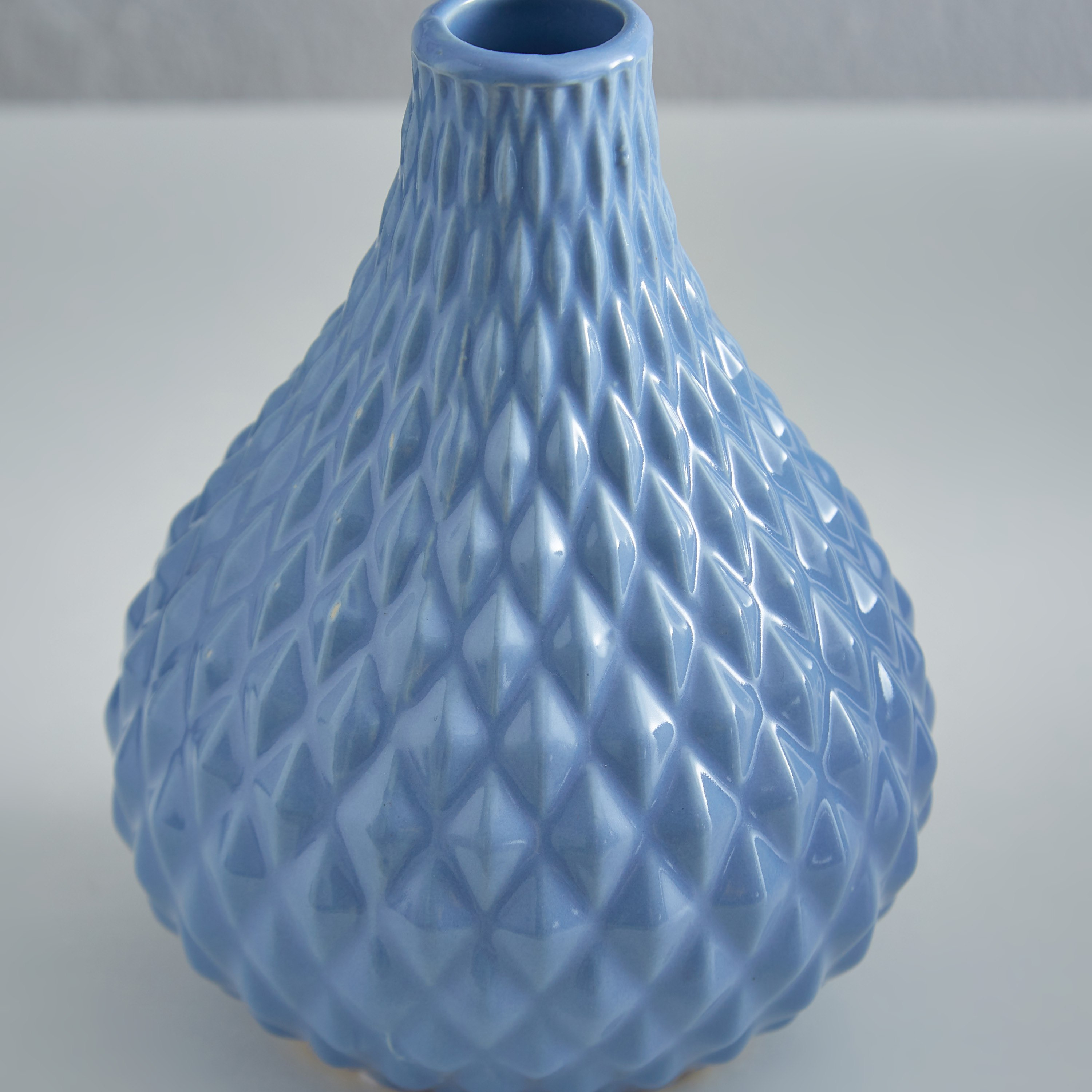 مزهرية نولا مثلثة من الخزف من سانسا-hbxbedroom-decorandaccessories-vases-image-3