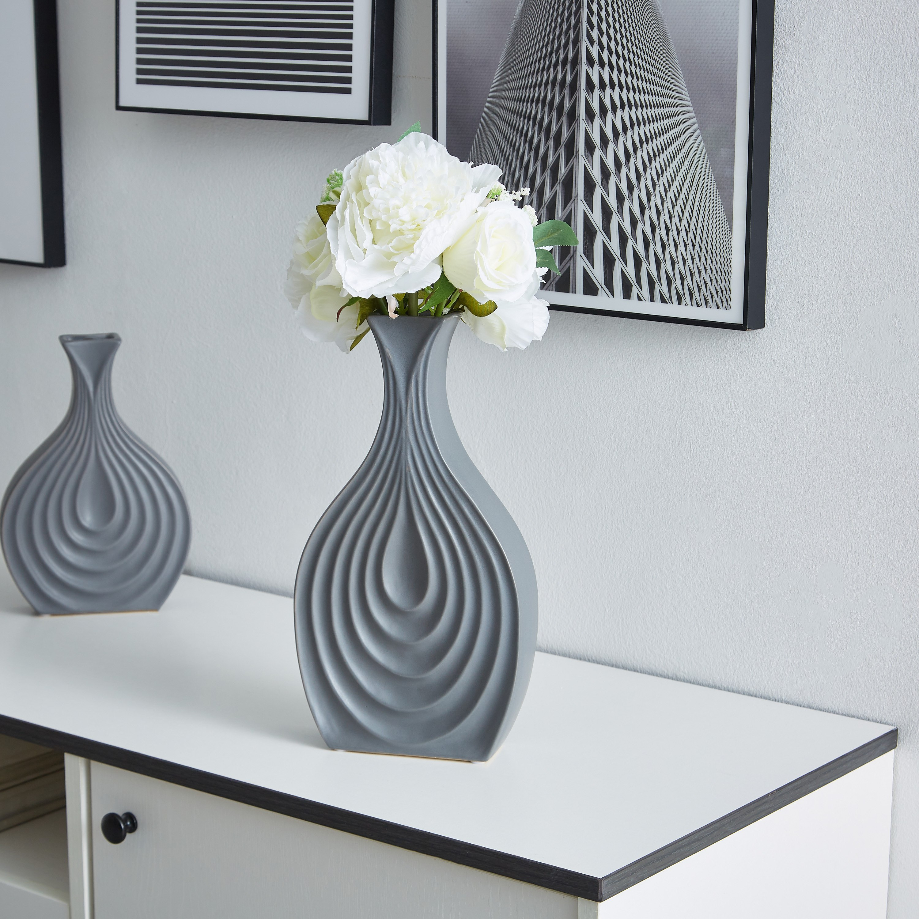 مزهرية بارزة الملمس من الخزف من سانسا-hbxbedroom-decorandaccessories-vases-image-1