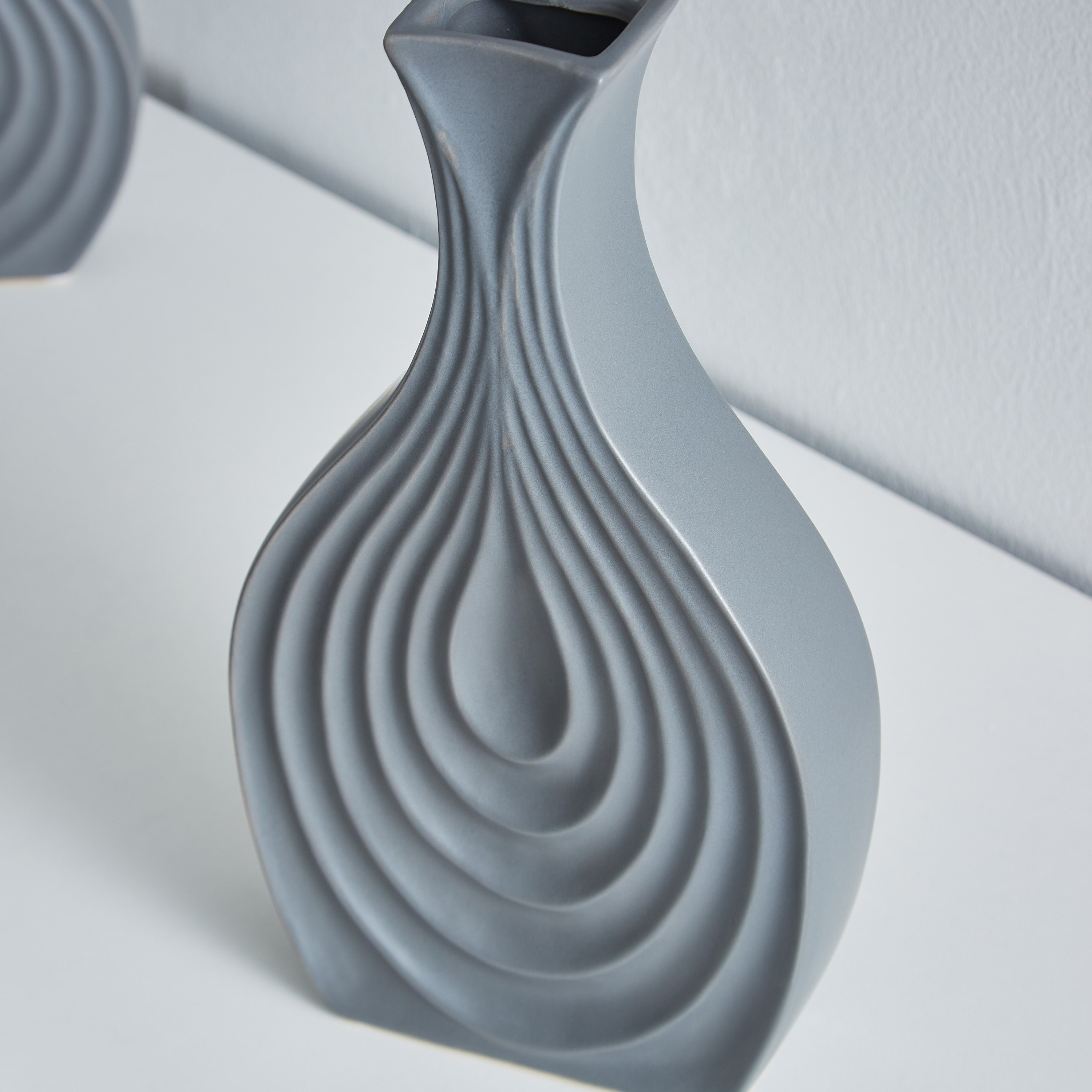 مزهرية بارزة الملمس من الخزف من سانسا-hbxbedroom-decorandaccessories-vases-image-3