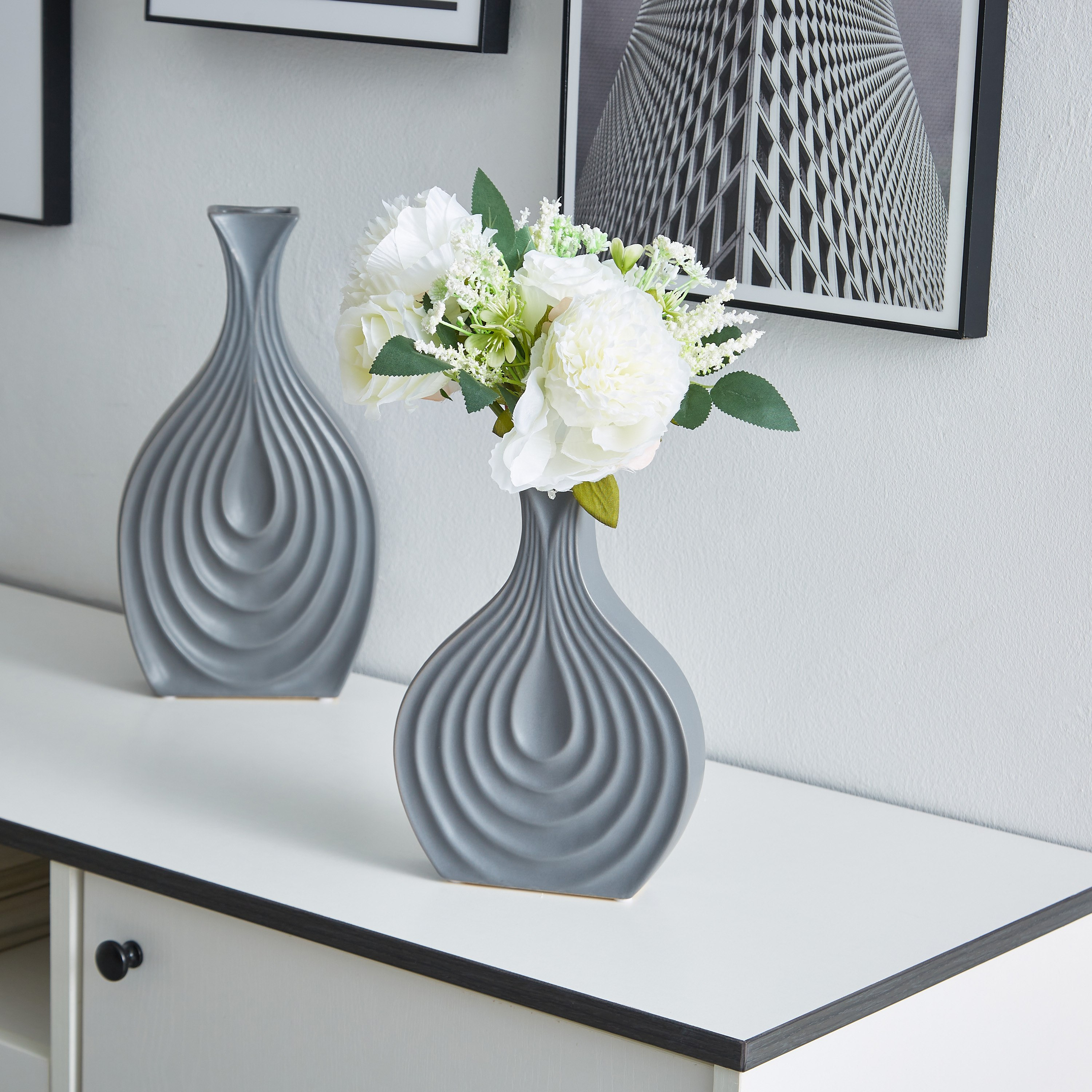 مزهرية بارزة الملمس من الخزف من سانسا-hbxbedroom-decorandaccessories-vases-image-1