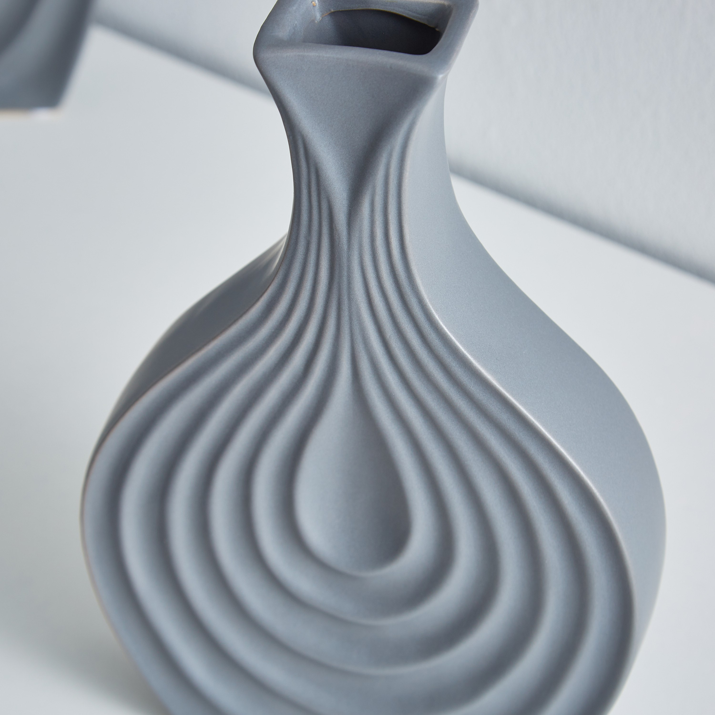 مزهرية بارزة الملمس من الخزف من سانسا-hbxbedroom-decorandaccessories-vases-image-3