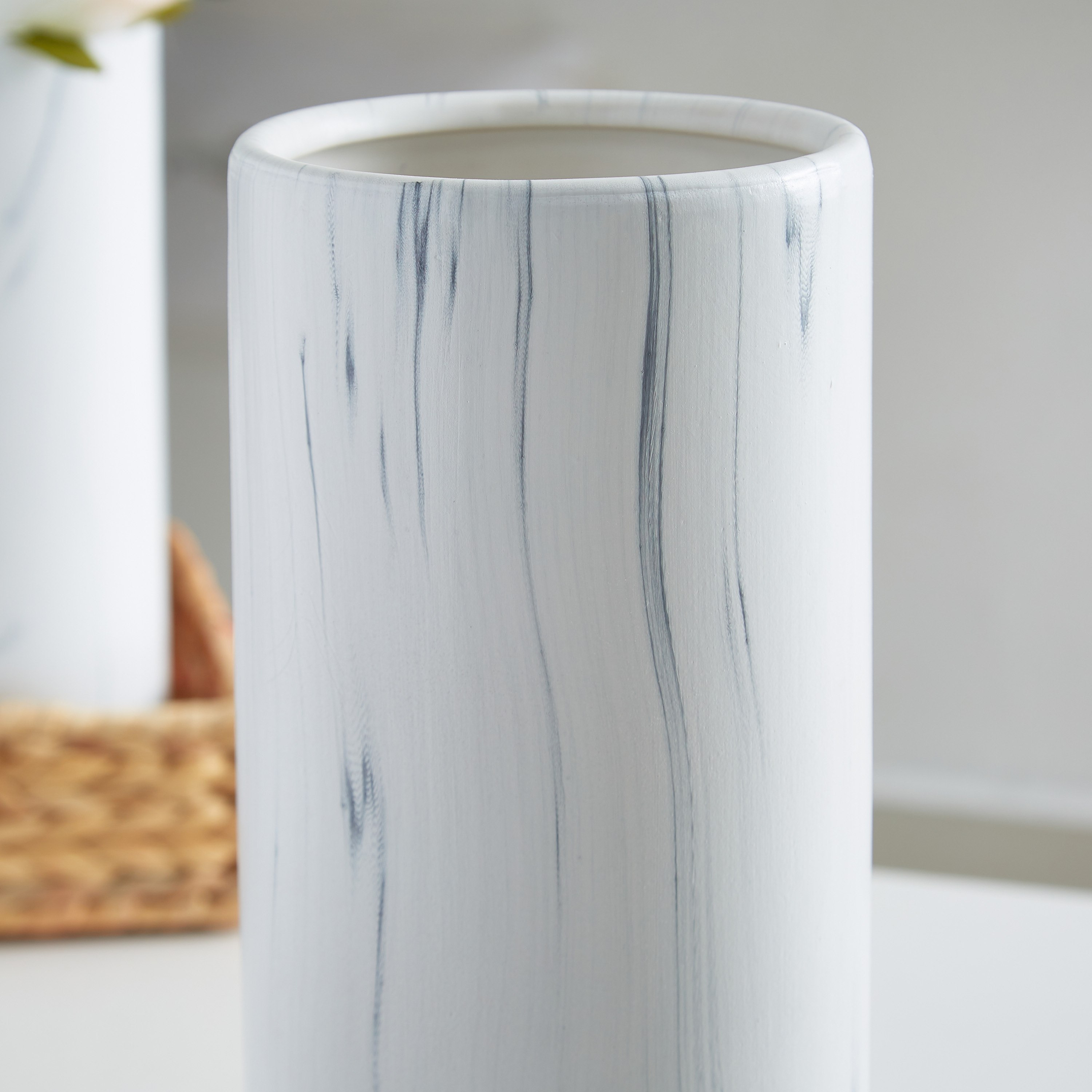 مزهرية رخامية أسطوانية من الخزف من سانسا-hbxbedroom-decorandaccessories-vases-image-3