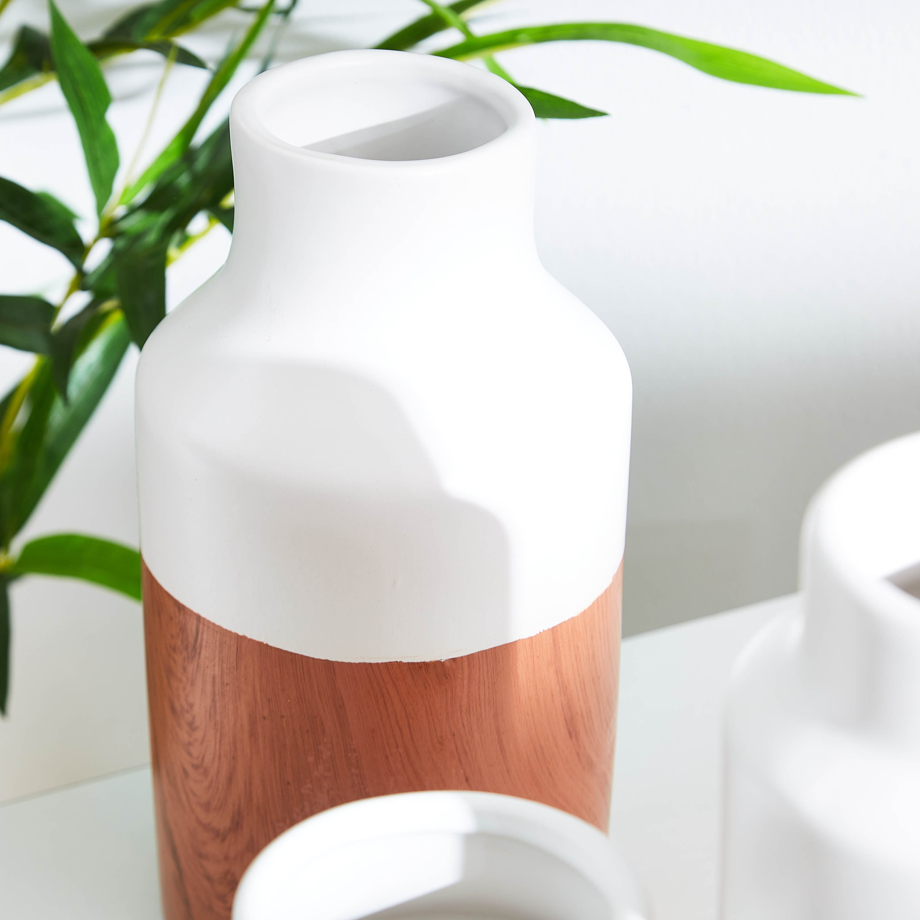 مزهرية نصف خشبية من الخزف بعنق عريض من سانسا-hbxbedroom-decorandaccessories-vases-image-2